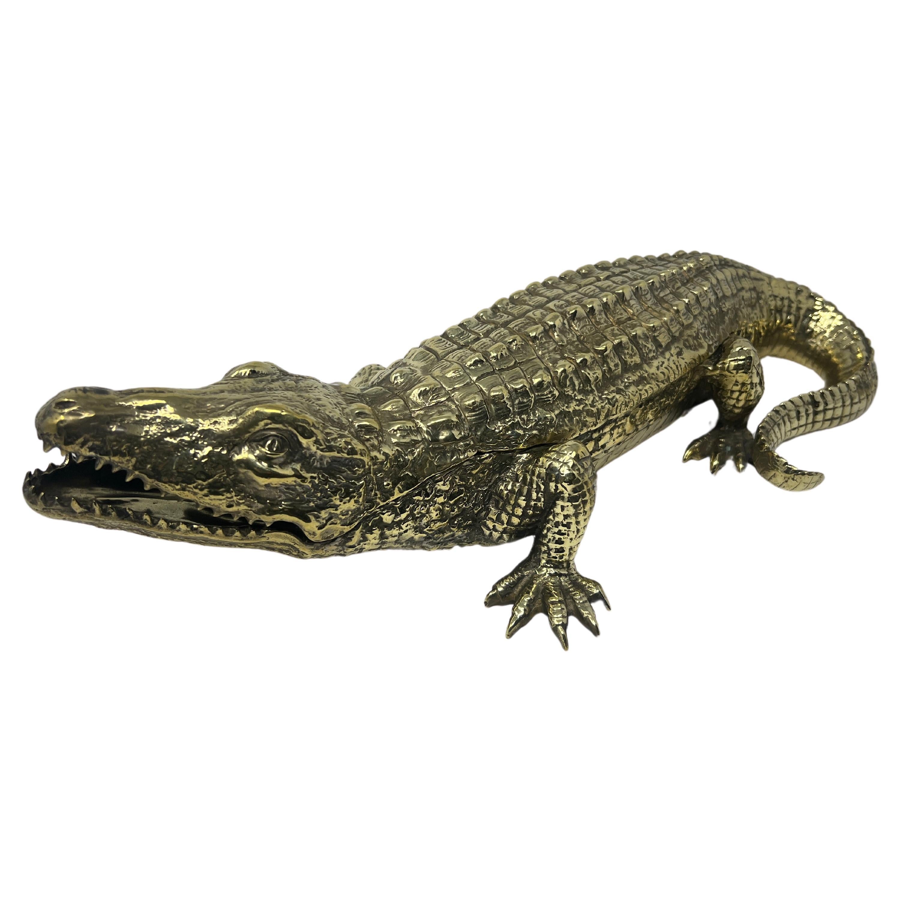 Antikes englisches Alligator-Tintenfass aus schwerem Messing, CIRCA 1880er Jahre. im Angebot