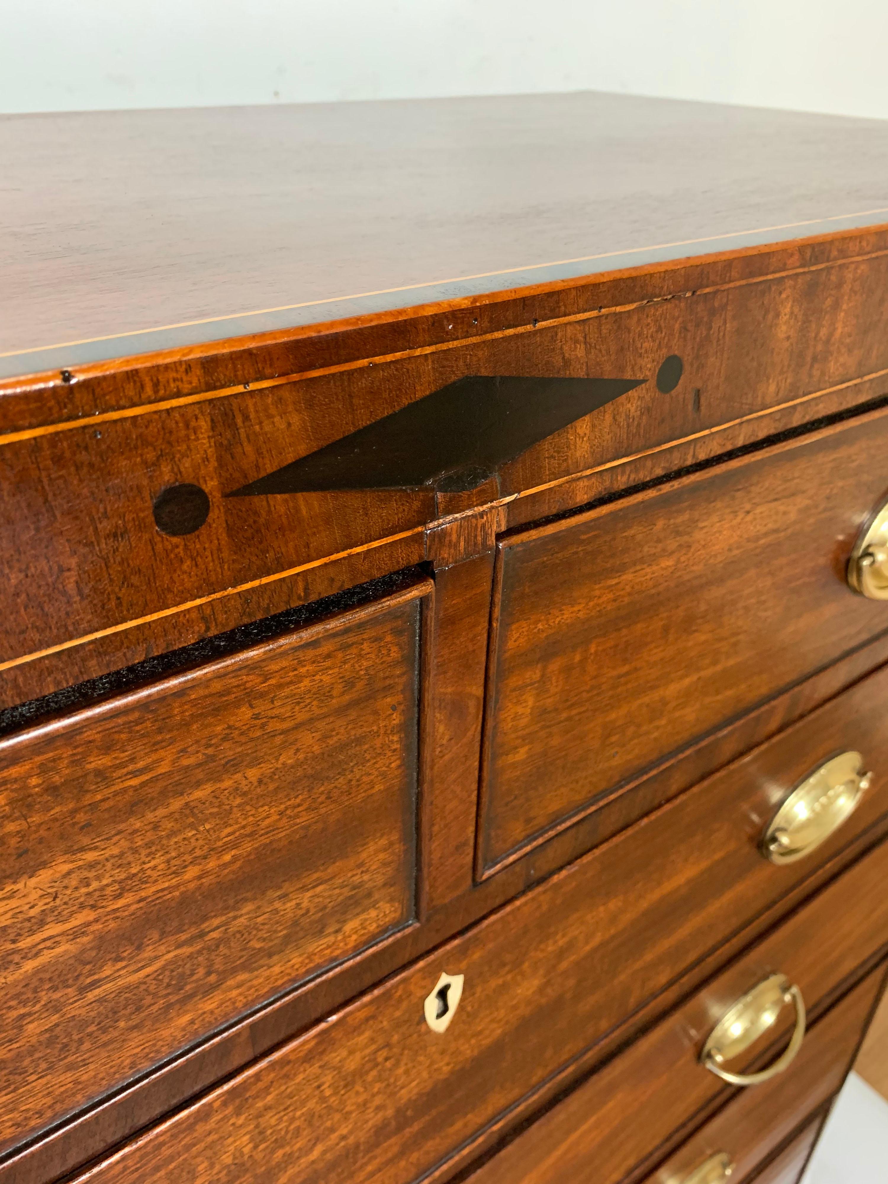 Antique English Hepplewhite Chest of Drawers circa 1810-1820 In Good Condition In Peabody, MA