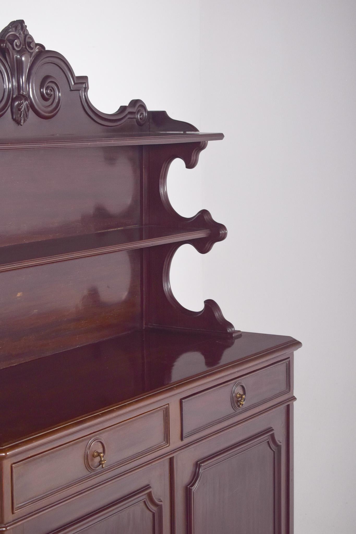 Antique English High Rise Sideboard In Good Condition For Sale In Lisboa, Lisboa