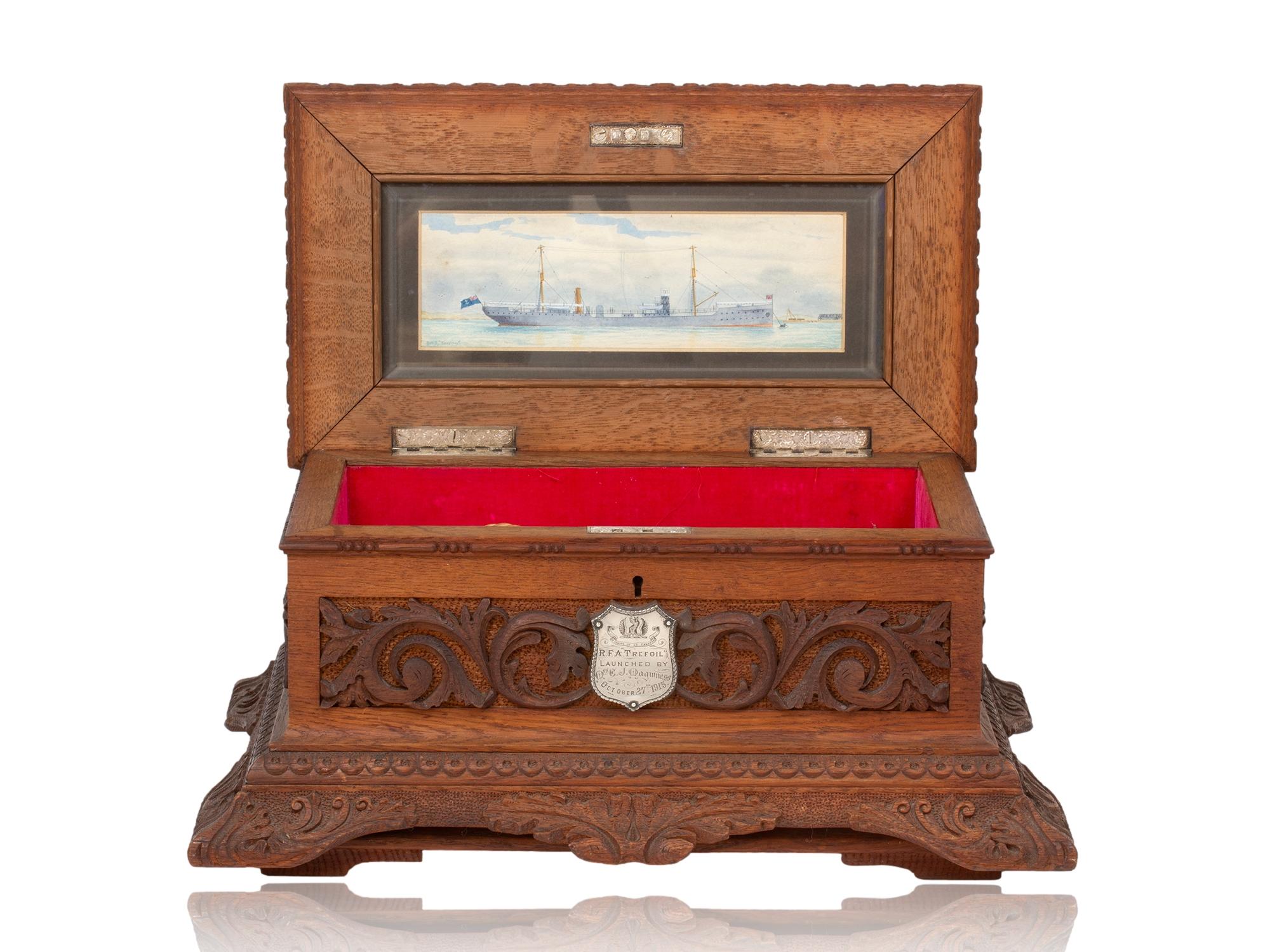 Coffret de présentation de lancement de navire HMS Trefoil anglais ancien en vente 2