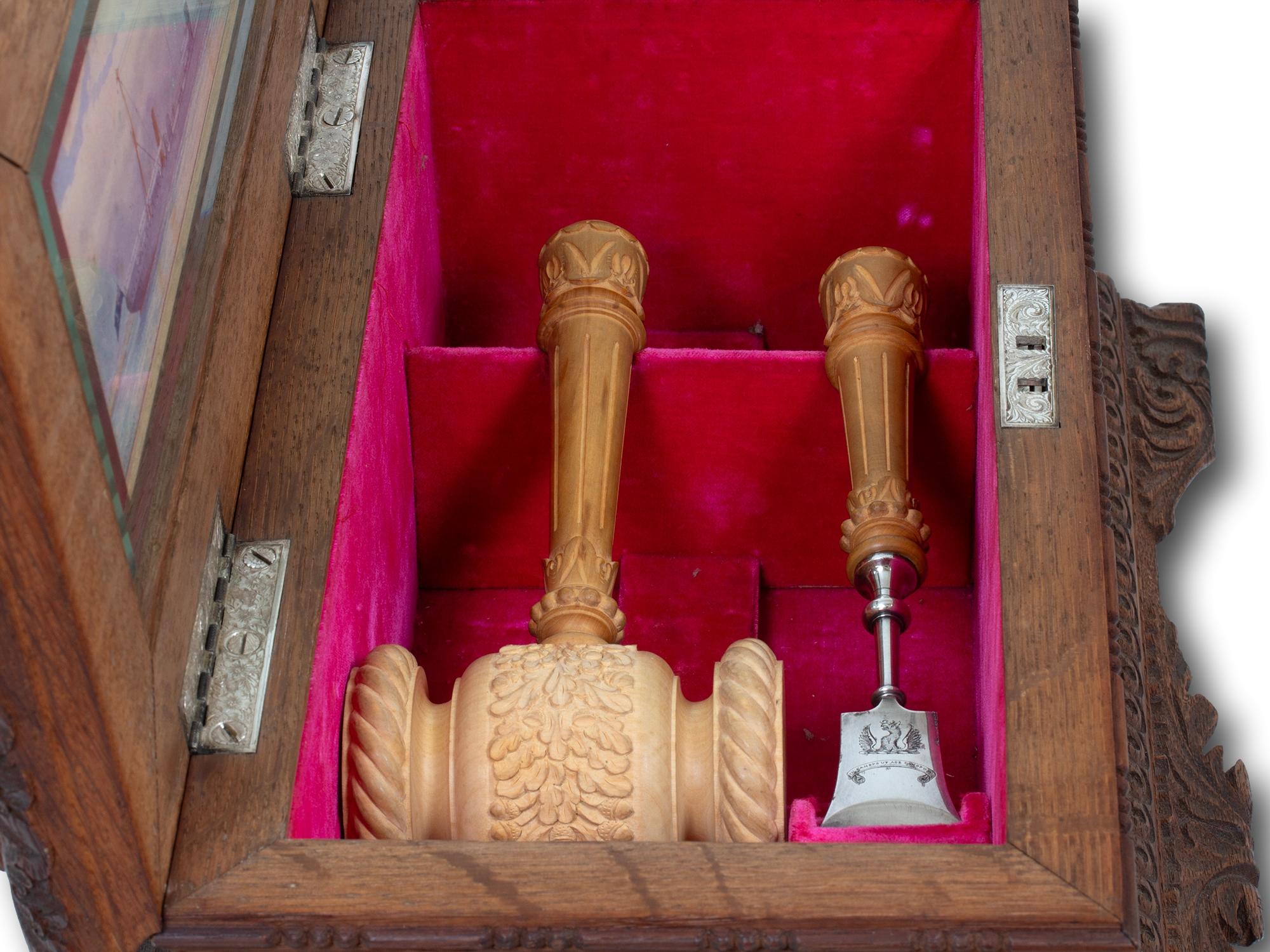 Coffret de présentation de lancement de navire HMS Trefoil anglais ancien en vente 5