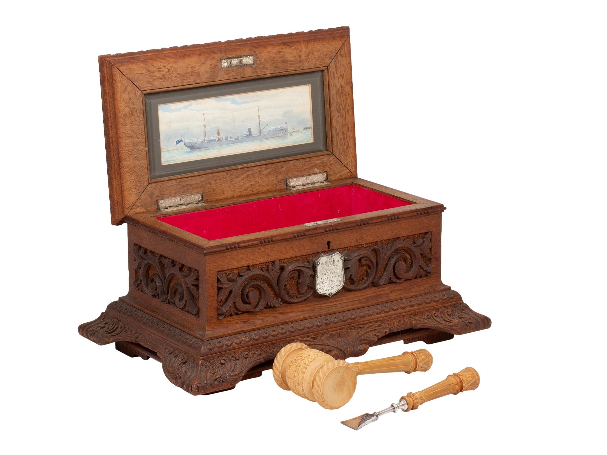 Coffret de présentation de lancement de navire HMS Trefoil anglais ancien en vente 6