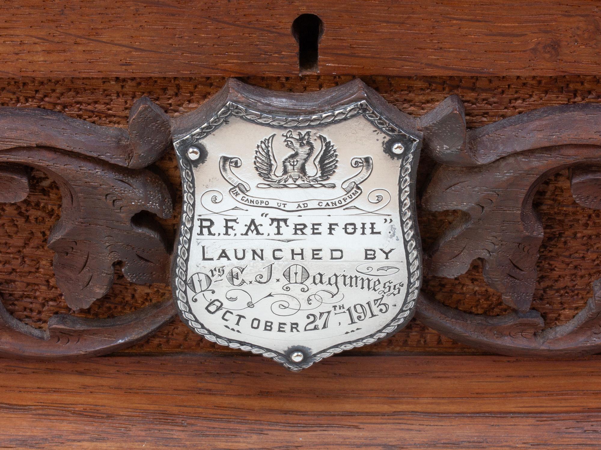 Coffret de présentation de lancement de navire HMS Trefoil anglais ancien en vente 1
