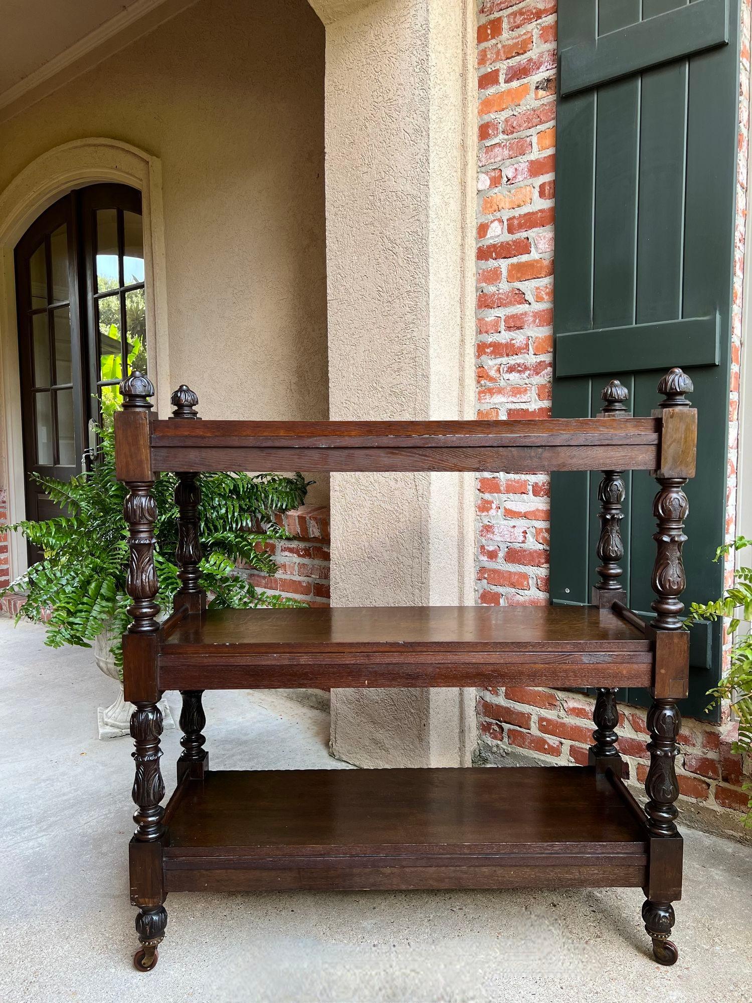 Antique buffet d'hôtel anglais Dumbwaiter Server Sideboard en chêne sculpté Renaissance en vente 4