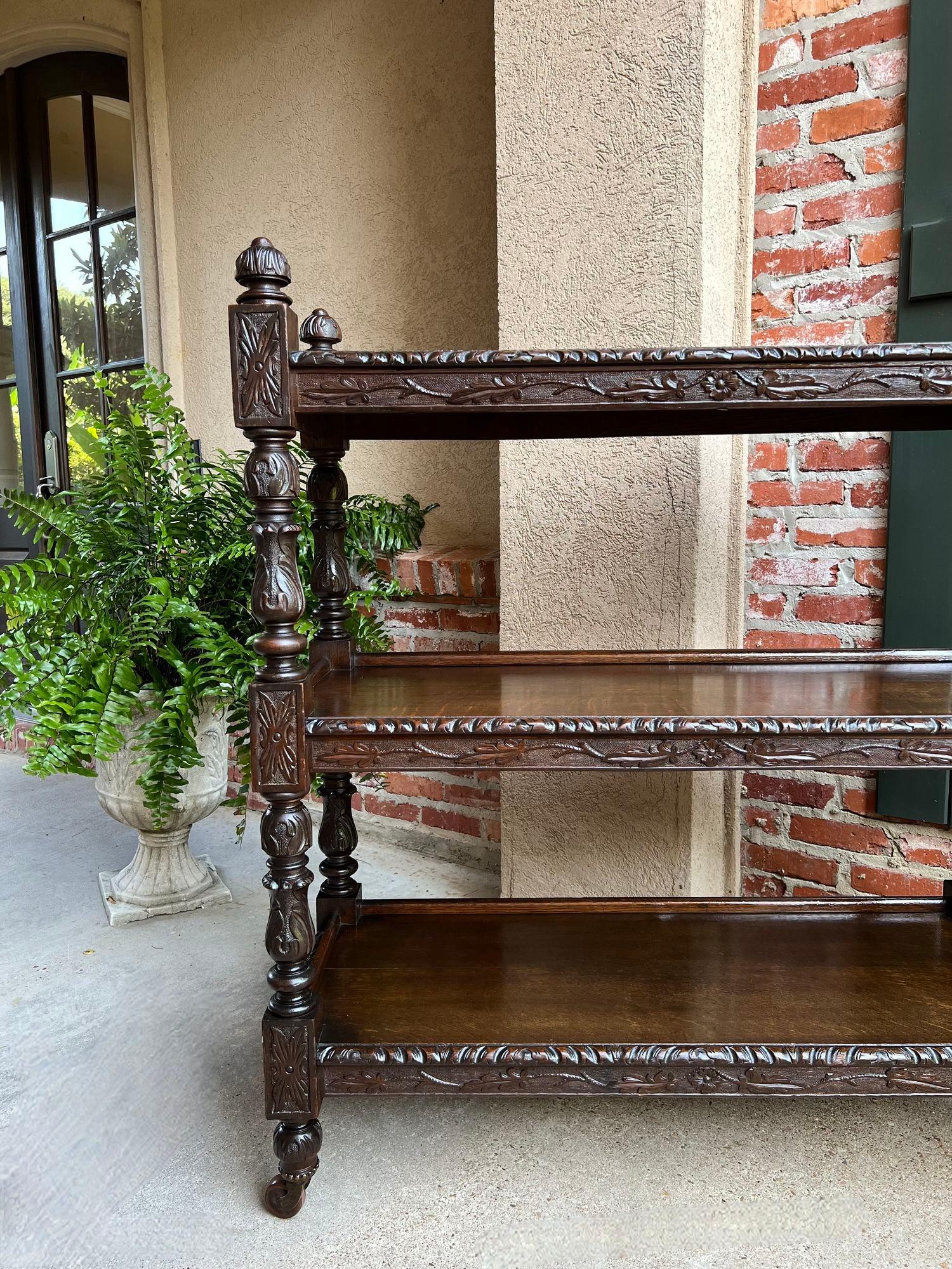 Antique buffet d'hôtel anglais Dumbwaiter Server Sideboard en chêne sculpté Renaissance en vente 7