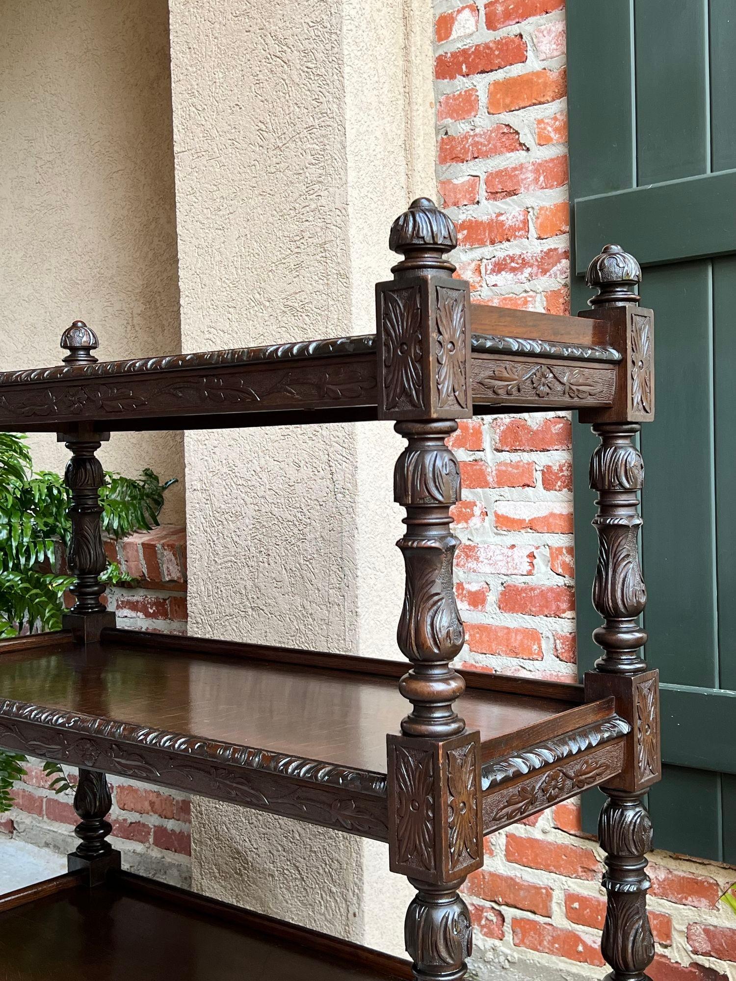 Antique buffet d'hôtel anglais Dumbwaiter Server Sideboard en chêne sculpté Renaissance en vente 8