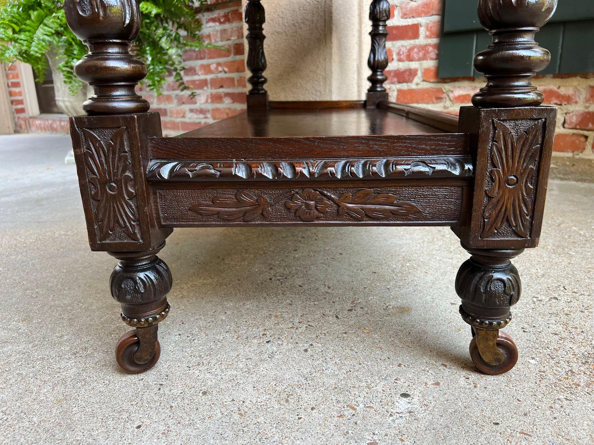 Antique buffet d'hôtel anglais Dumbwaiter Server Sideboard en chêne sculpté Renaissance en vente 11