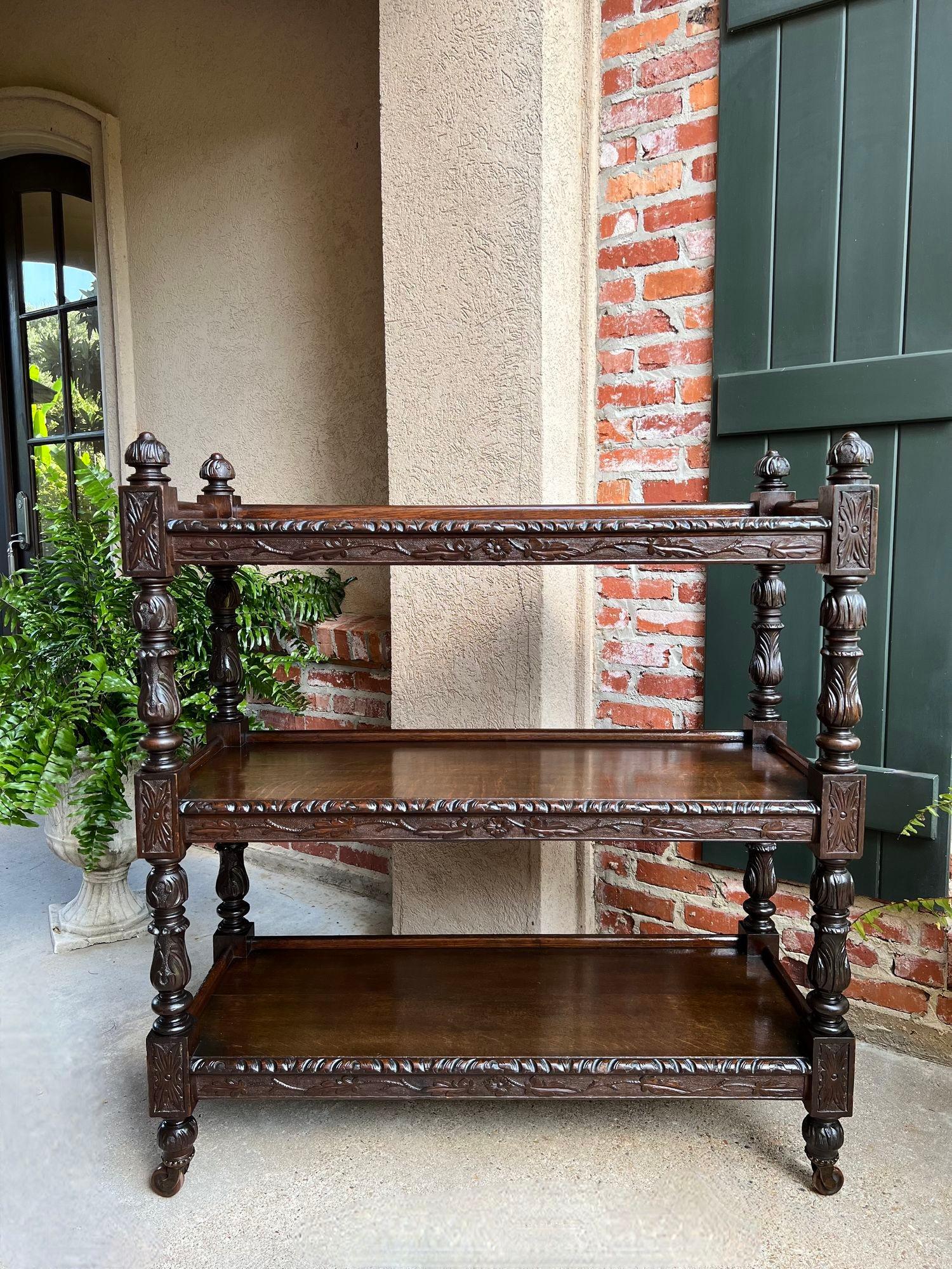 Antique buffet d'hôtel anglais Dumbwaiter Server Sideboard en chêne sculpté Renaissance Bon état - En vente à Shreveport, LA