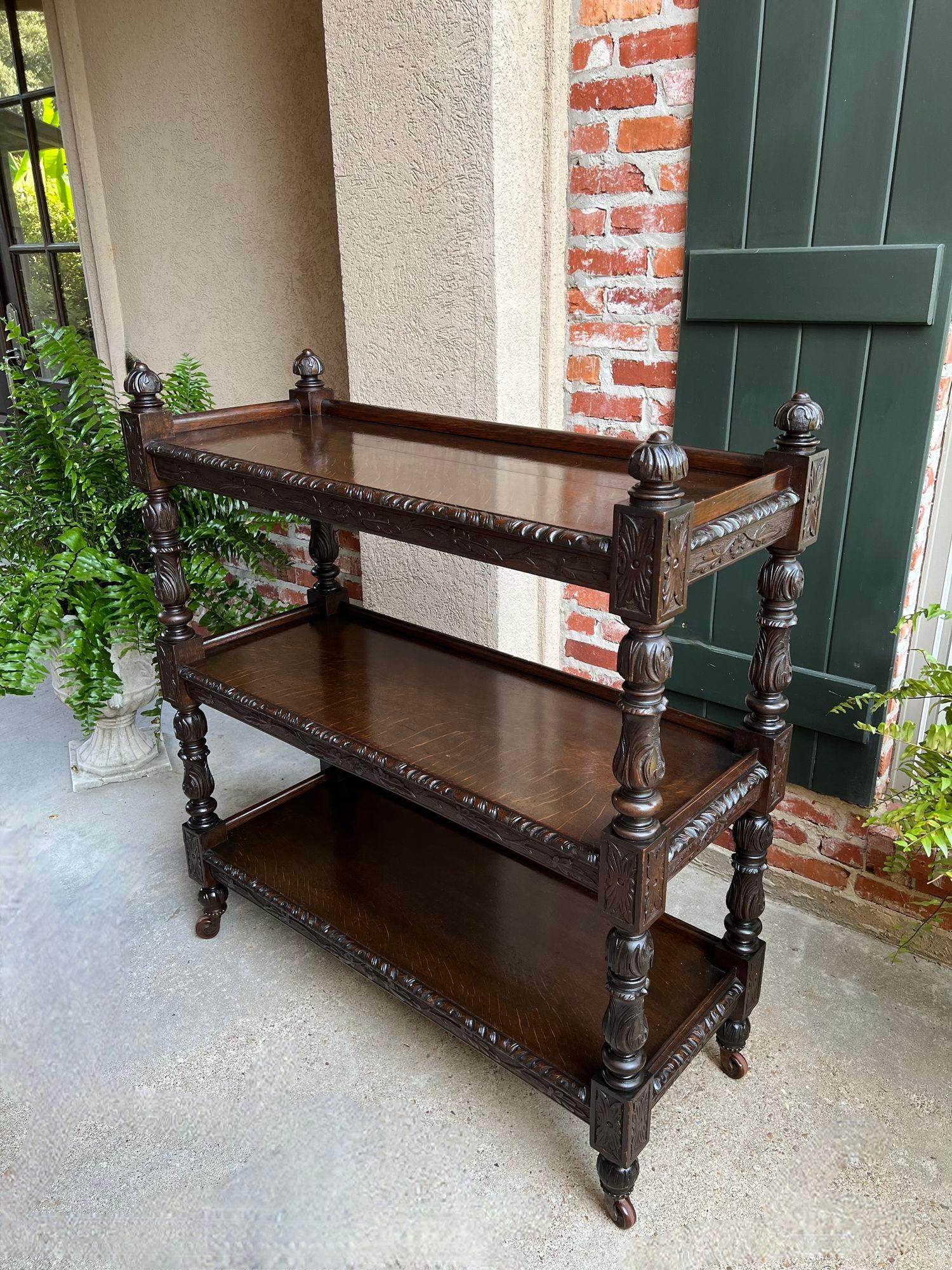 Fin du XIXe siècle Antique buffet d'hôtel anglais Dumbwaiter Server Sideboard en chêne sculpté Renaissance en vente