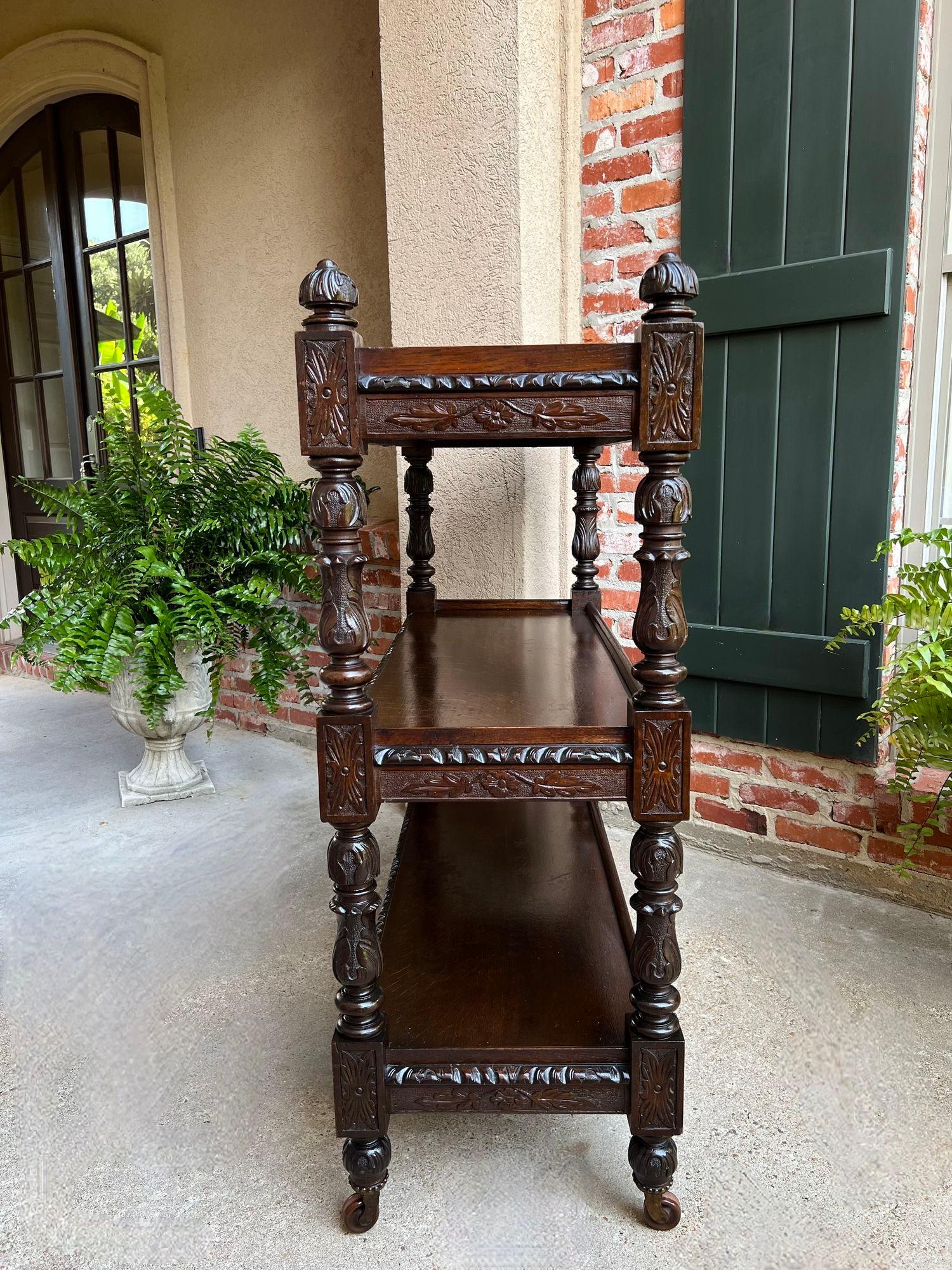 Chêne Antique buffet d'hôtel anglais Dumbwaiter Server Sideboard en chêne sculpté Renaissance en vente