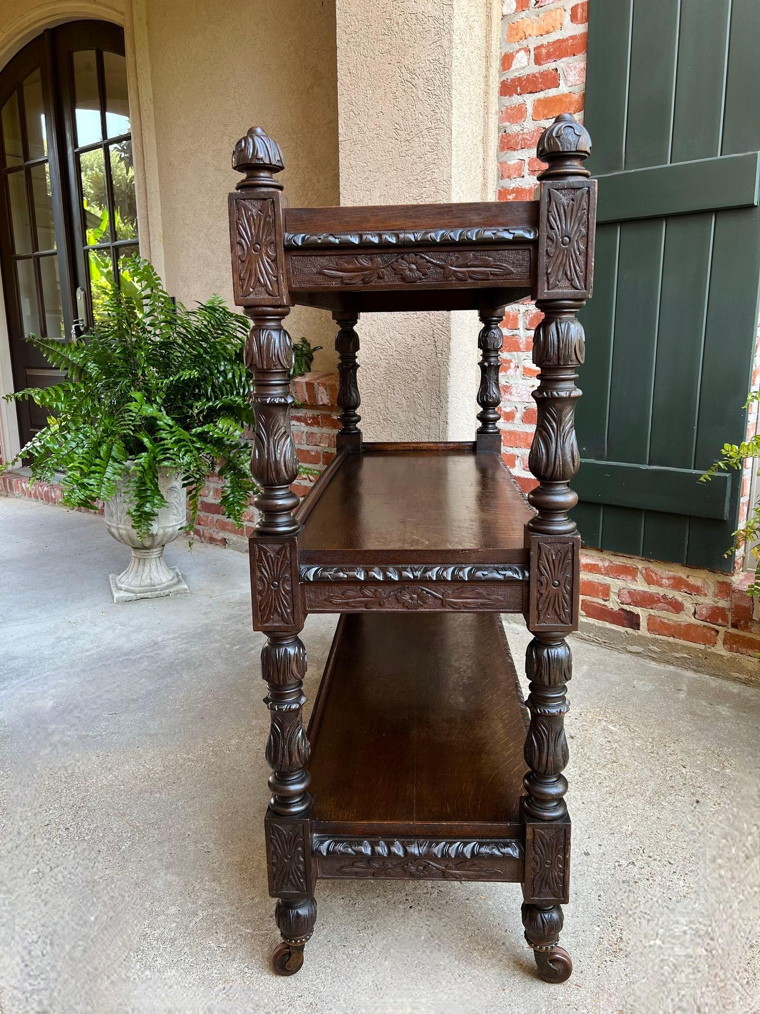Antique buffet d'hôtel anglais Dumbwaiter Server Sideboard en chêne sculpté Renaissance en vente 1