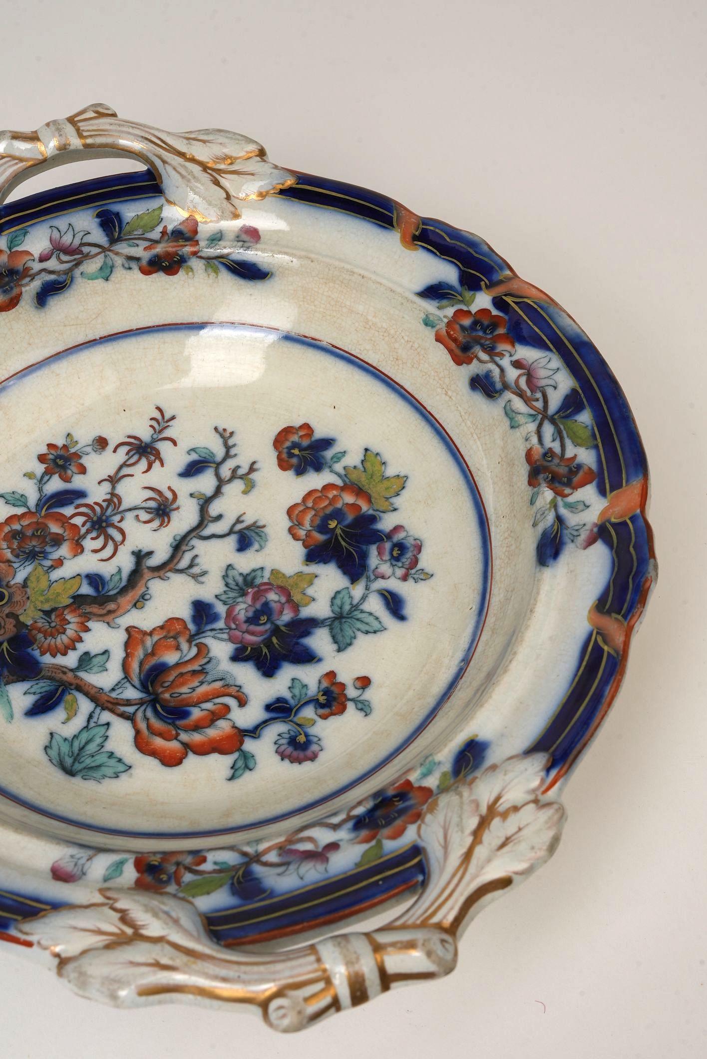 A richly detailed English porcelain compote by Thomas Dimmock & Co., dating to the early 19th century. This exceptional footed dish showcases the refined artistry of the Staffordshire potteries during the Regency period. Rendered in a striking Imari