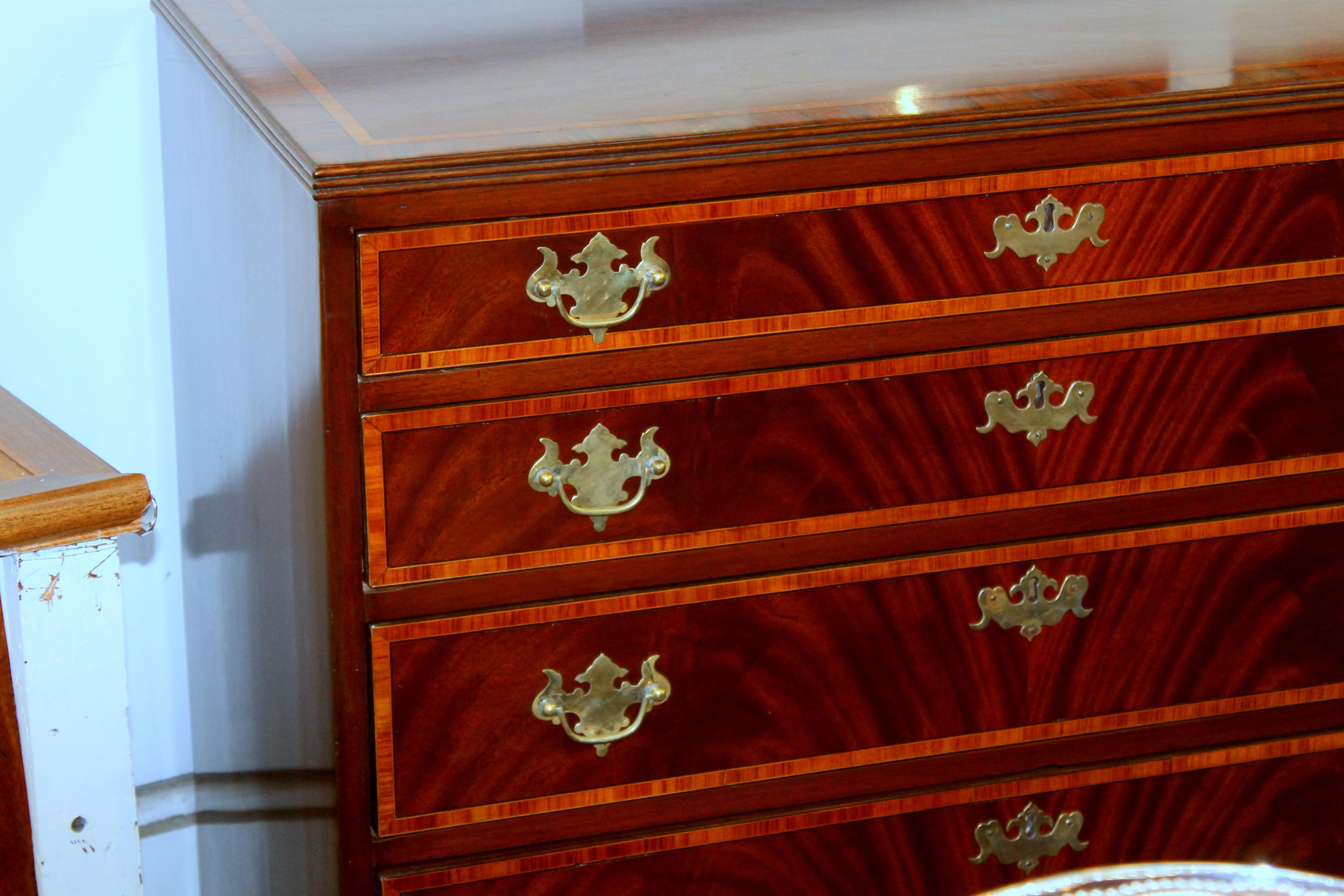 Antique English Inlaid Book-Matched Flame Mahogany Chest of Drawers In Good Condition In Charleston, SC