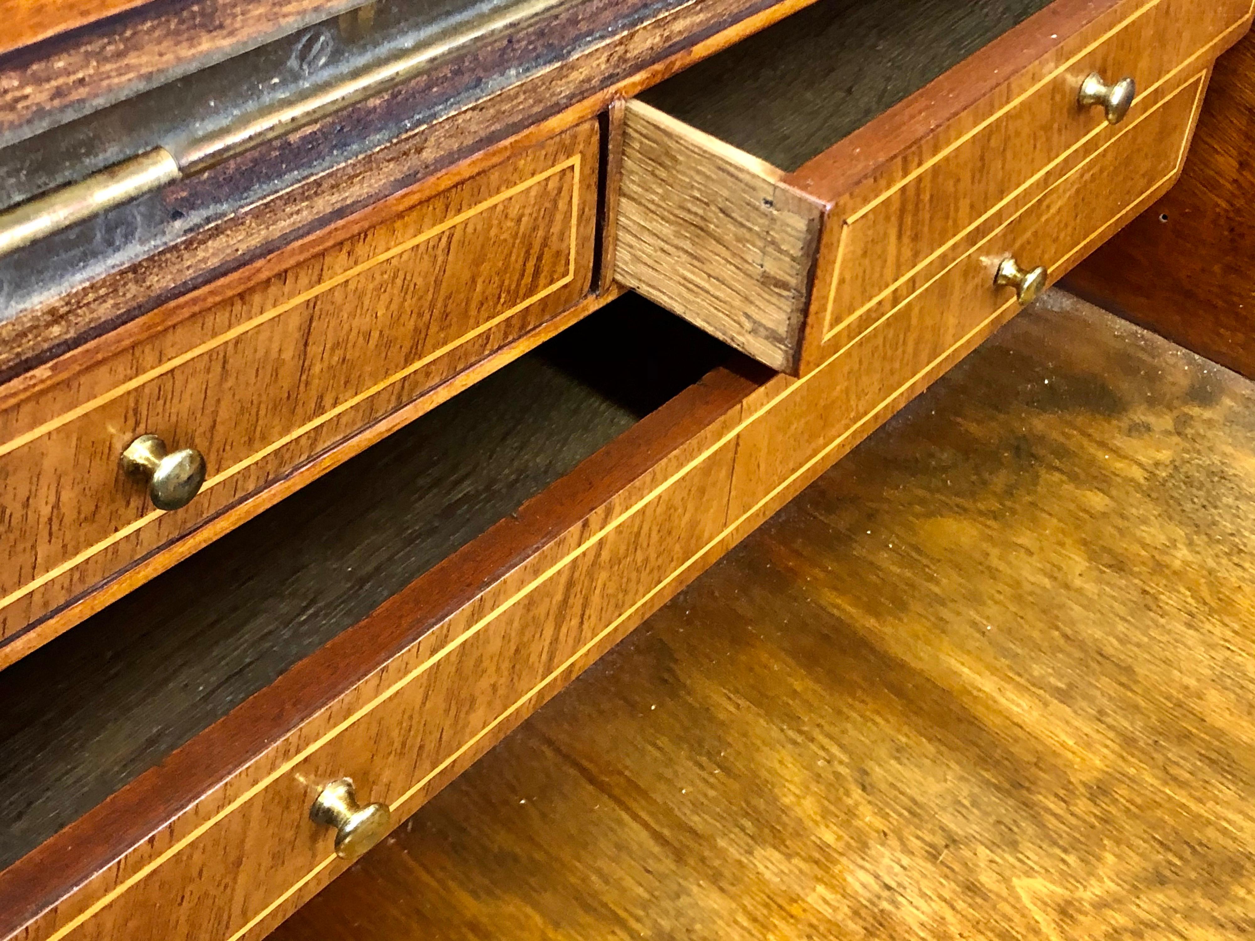 Antique English Inlaid Burr Walnut and Leather Davenport or Ship Captain’s Desk In Good Condition For Sale In Charleston, SC