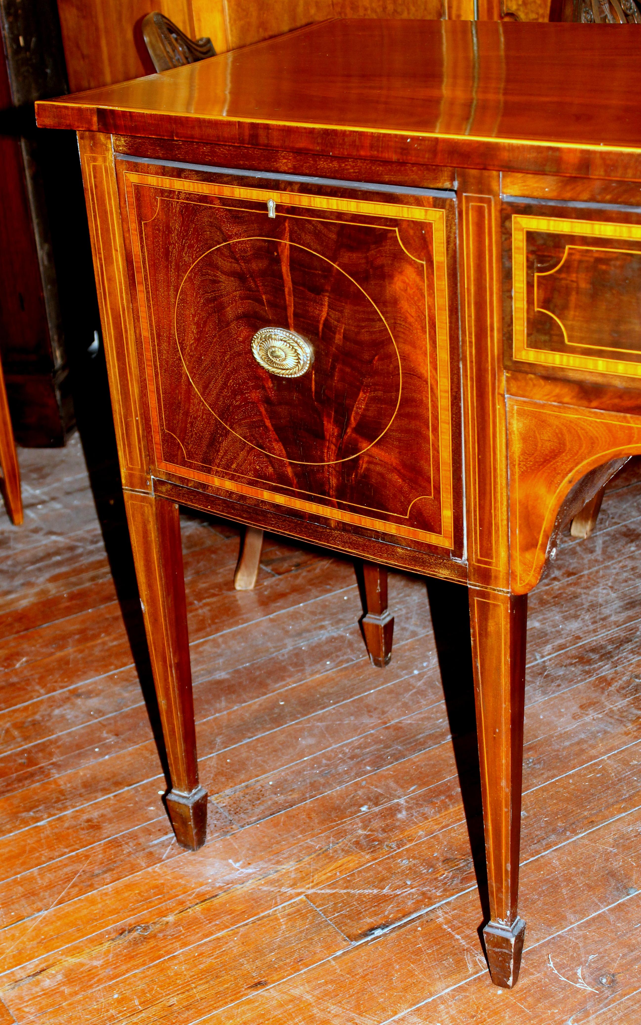 Antique English Inlaid Flame Mahogany Hepplewhite Style Bow-Front Sideboard In Good Condition In Charleston, SC