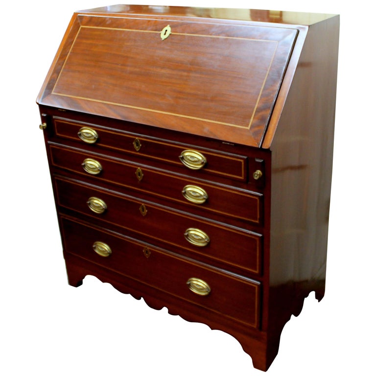 Antique English Inlaid Mahogany George III Slant-Front Bureau, Superb Interior In Excellent Condition For Sale In Charleston, SC