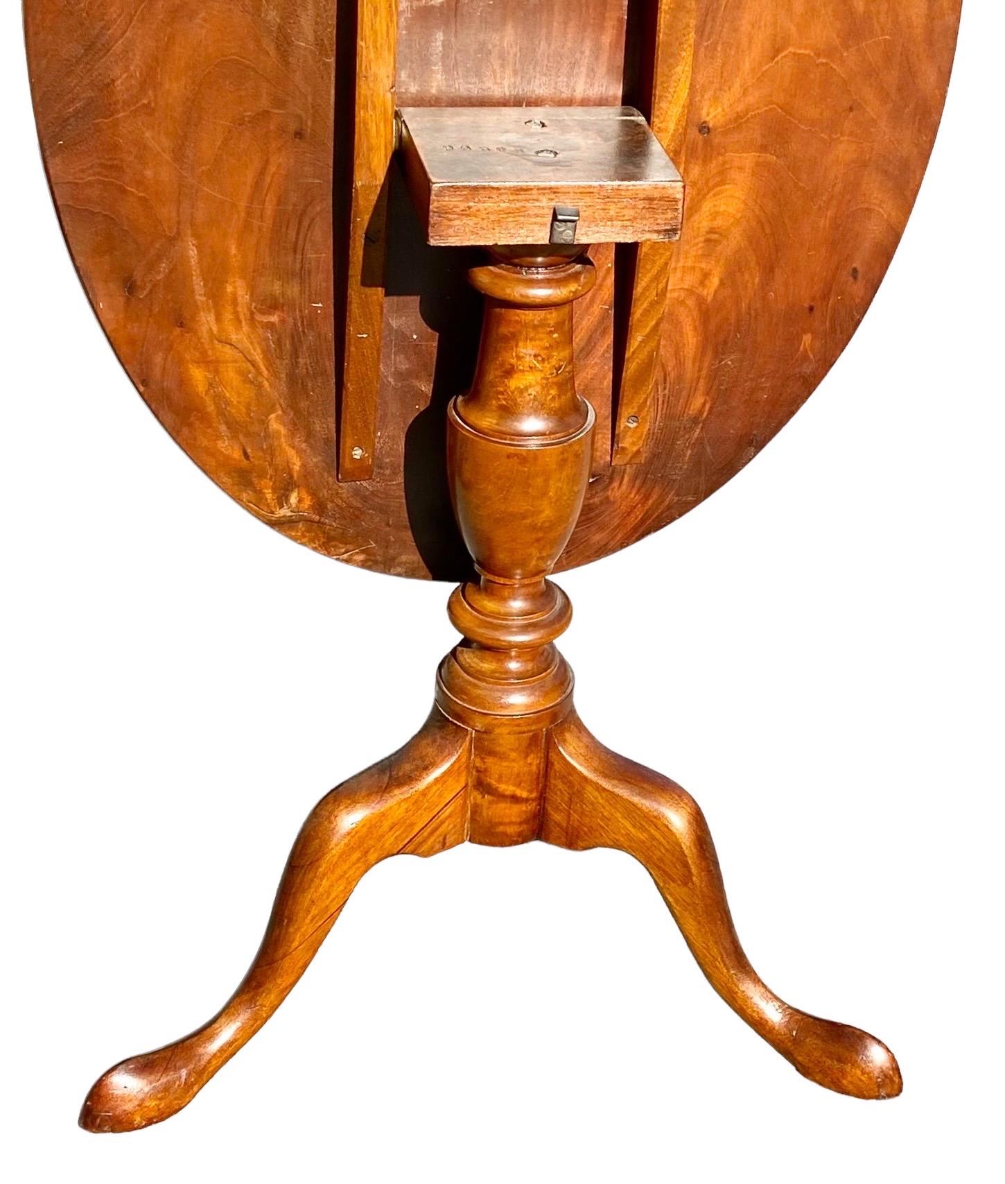 A fine antique English Edwardian, inlaid and beautifully figured mahogany tilt top side table, circa 1900-1910, the oval top on a turned support to tripodal, pointed pad feet. 

A lovely example of the English Edwardian period having beautiful
