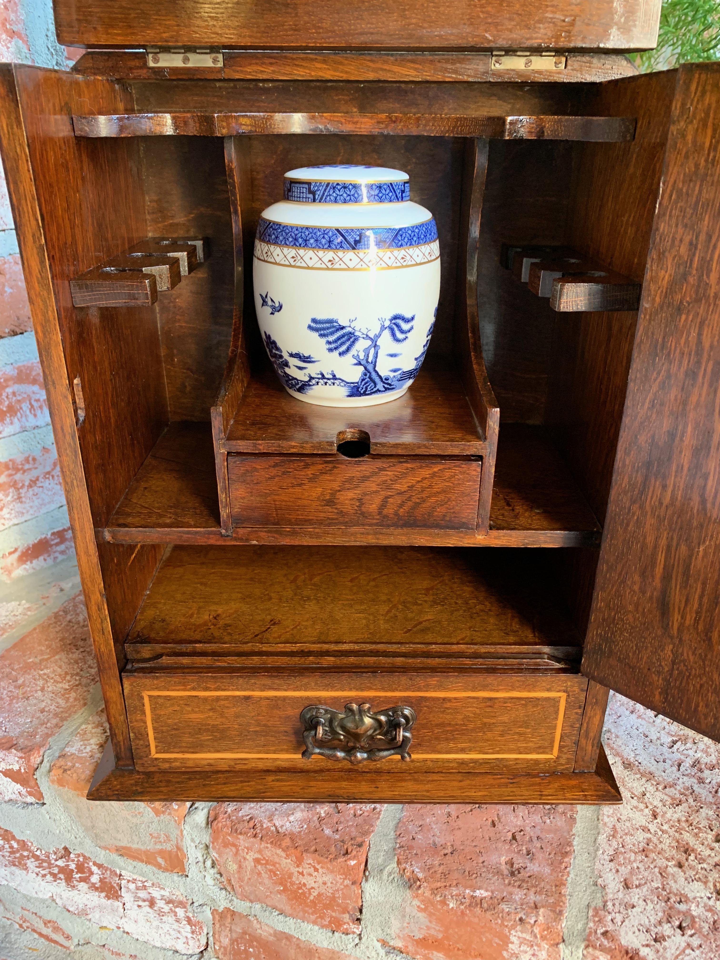 Antique English Inlaid Tiger Oak Pipe Smoke Cabinet Game Box Humidor, circa 1900 In Good Condition In Shreveport, LA