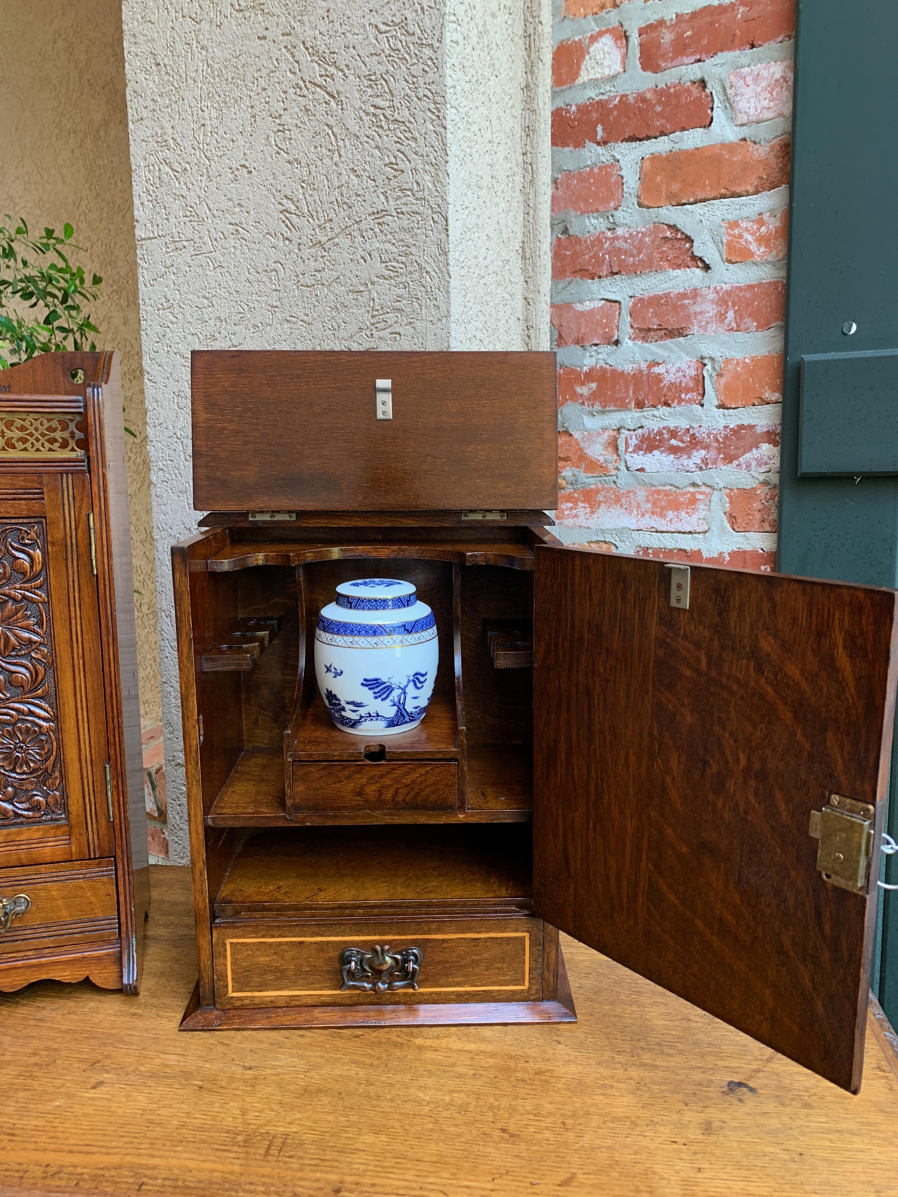 Early 20th Century Antique English Inlaid Tiger Oak Pipe Smoke Cabinet Game Box Humidor, circa 1900