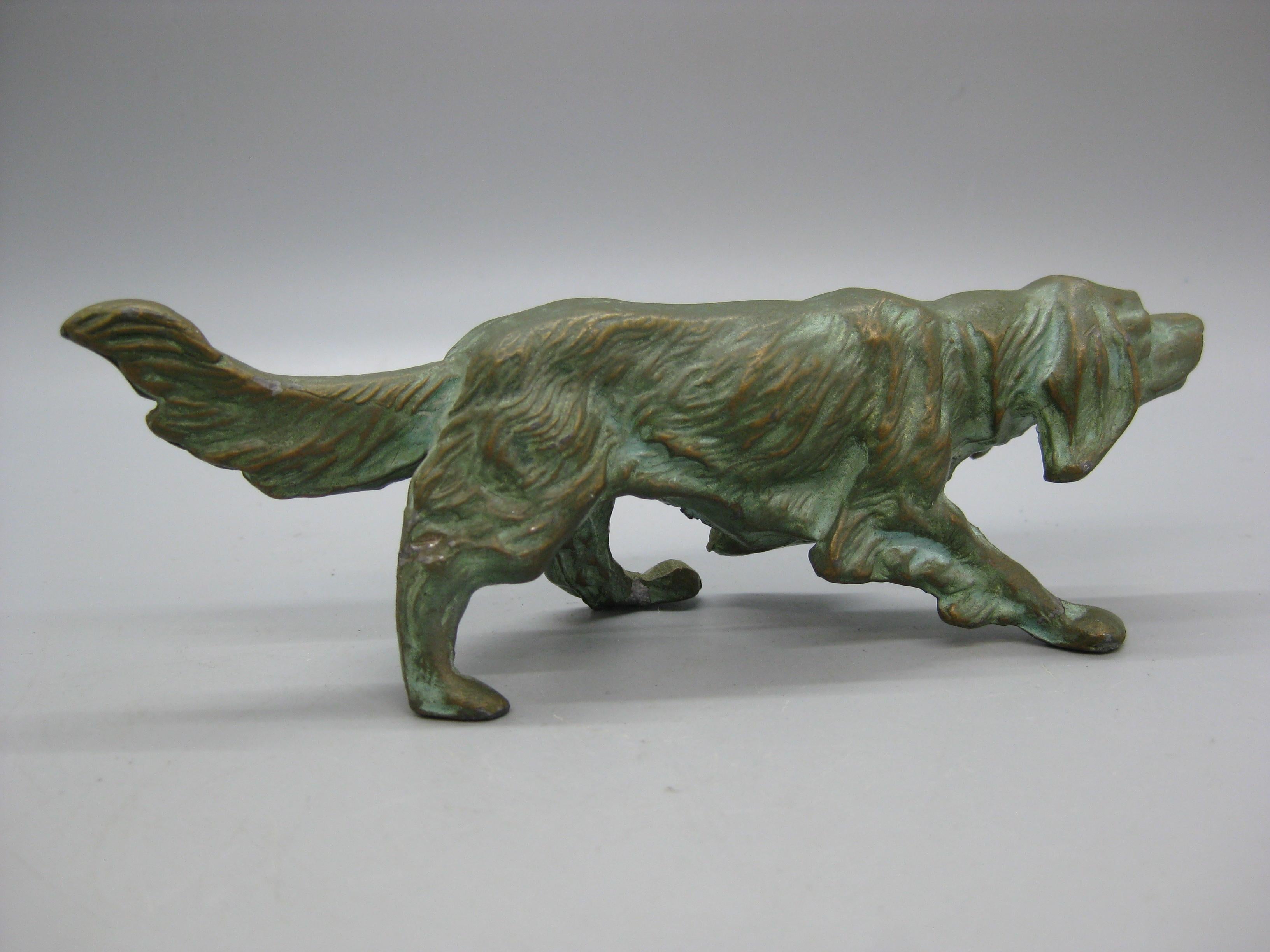 Bronzo Antique English Irish Setter Dog Figural Verdigris Bronze Figurine Sculpture in vendita
