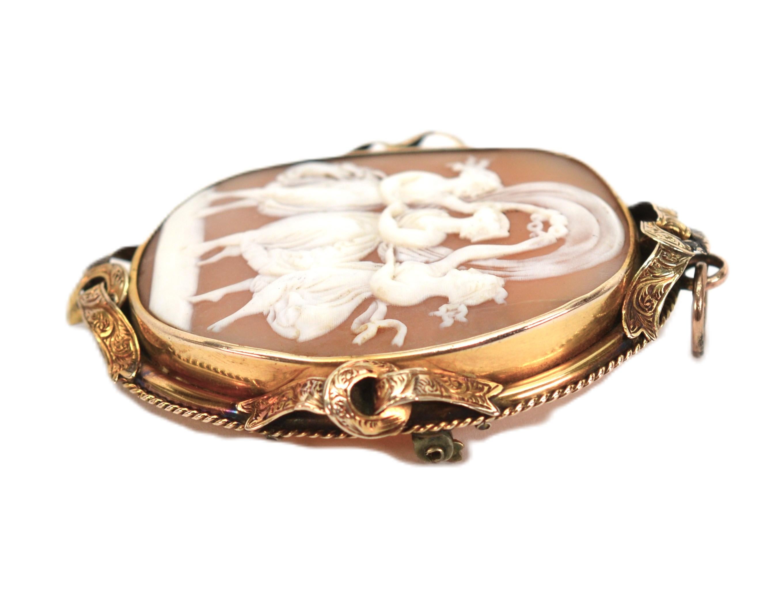 Antique English Irish Victorian Three Graces Shell Cameo Pendant w Gold In Good Condition For Sale In Mount Kisco, NY