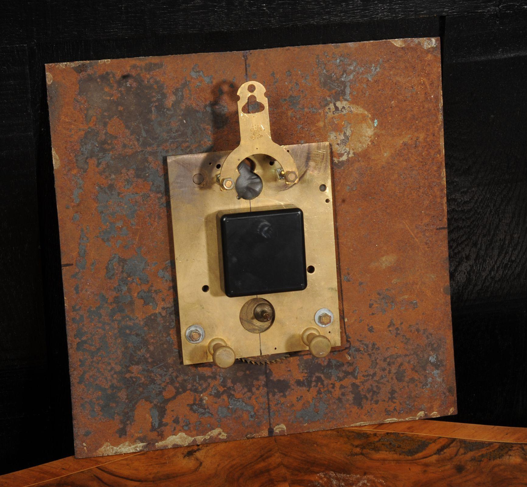 Ancienne horloge anglaise en fer avec cadran et oiseau, entièrement fonctionnelle en vente 9