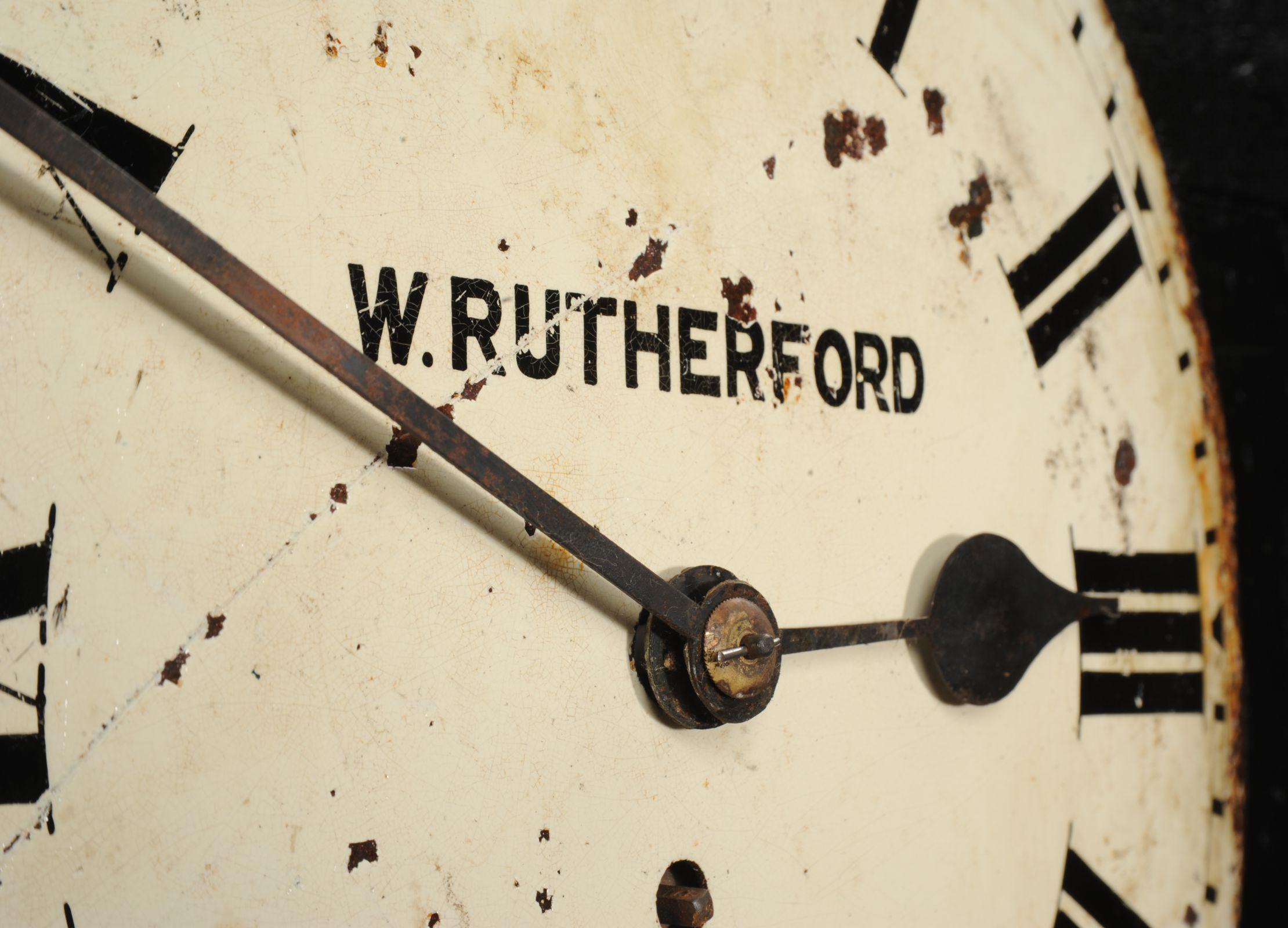 Antikes englisches Eisen-Uhr Zifferblatt Zifferblatt, voll funktionsfähig im Zustand „Starke Gebrauchsspuren“ im Angebot in Belper, Derbyshire
