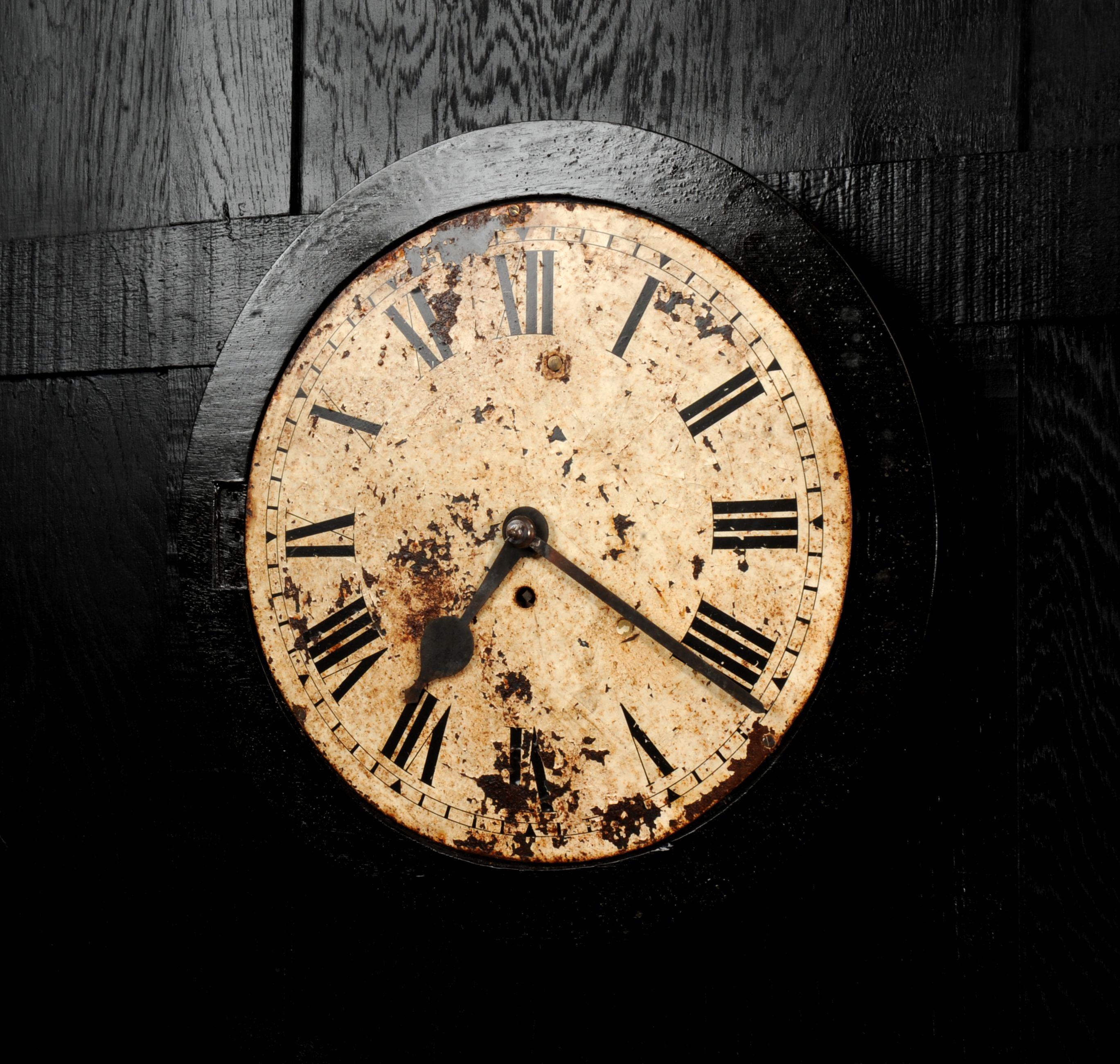 Antique English Iron Clock Dial Face Industrial Fully Working In Distressed Condition For Sale In Belper, Derbyshire