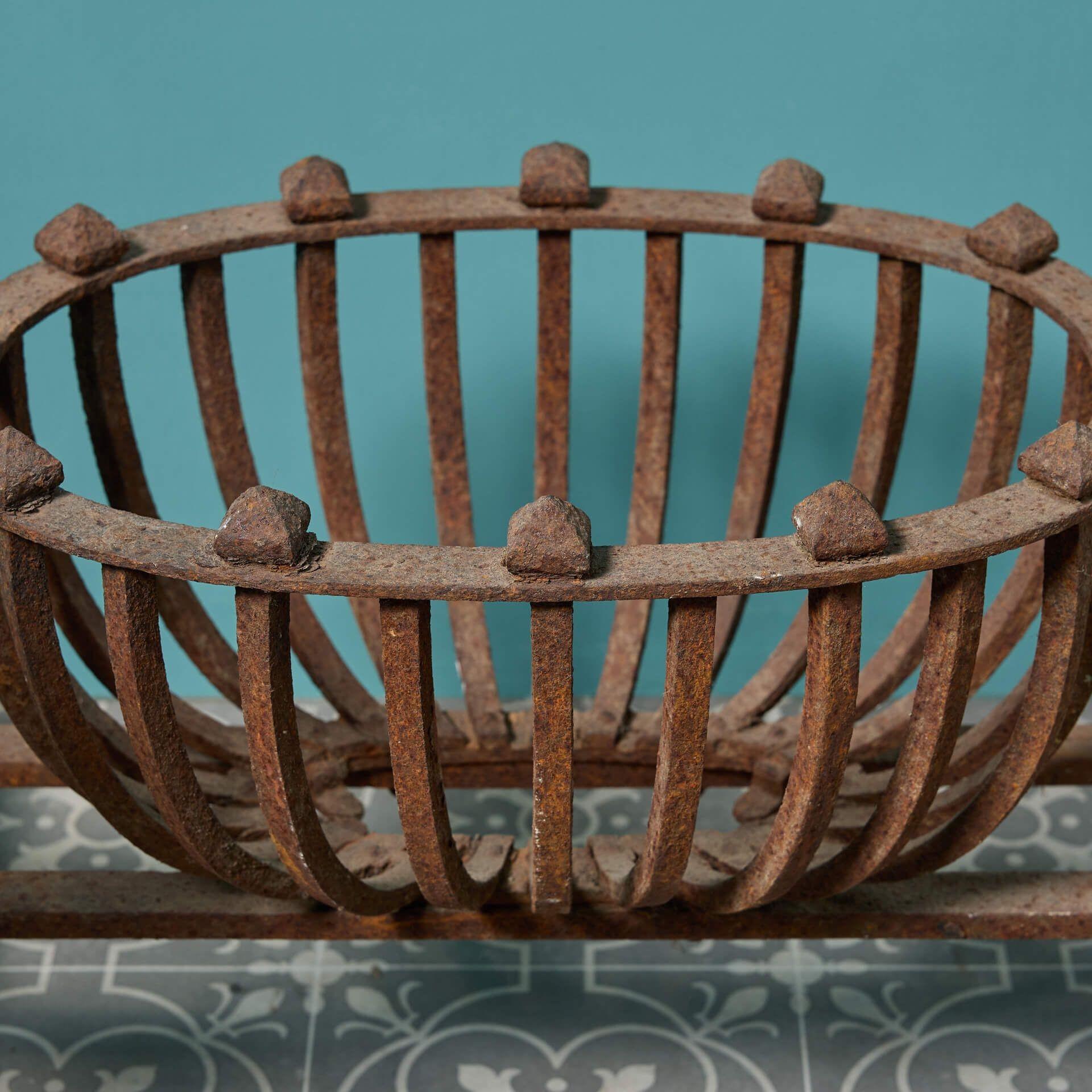 Antique English Iron Fire Pot In Good Condition For Sale In Wormelow, Herefordshire
