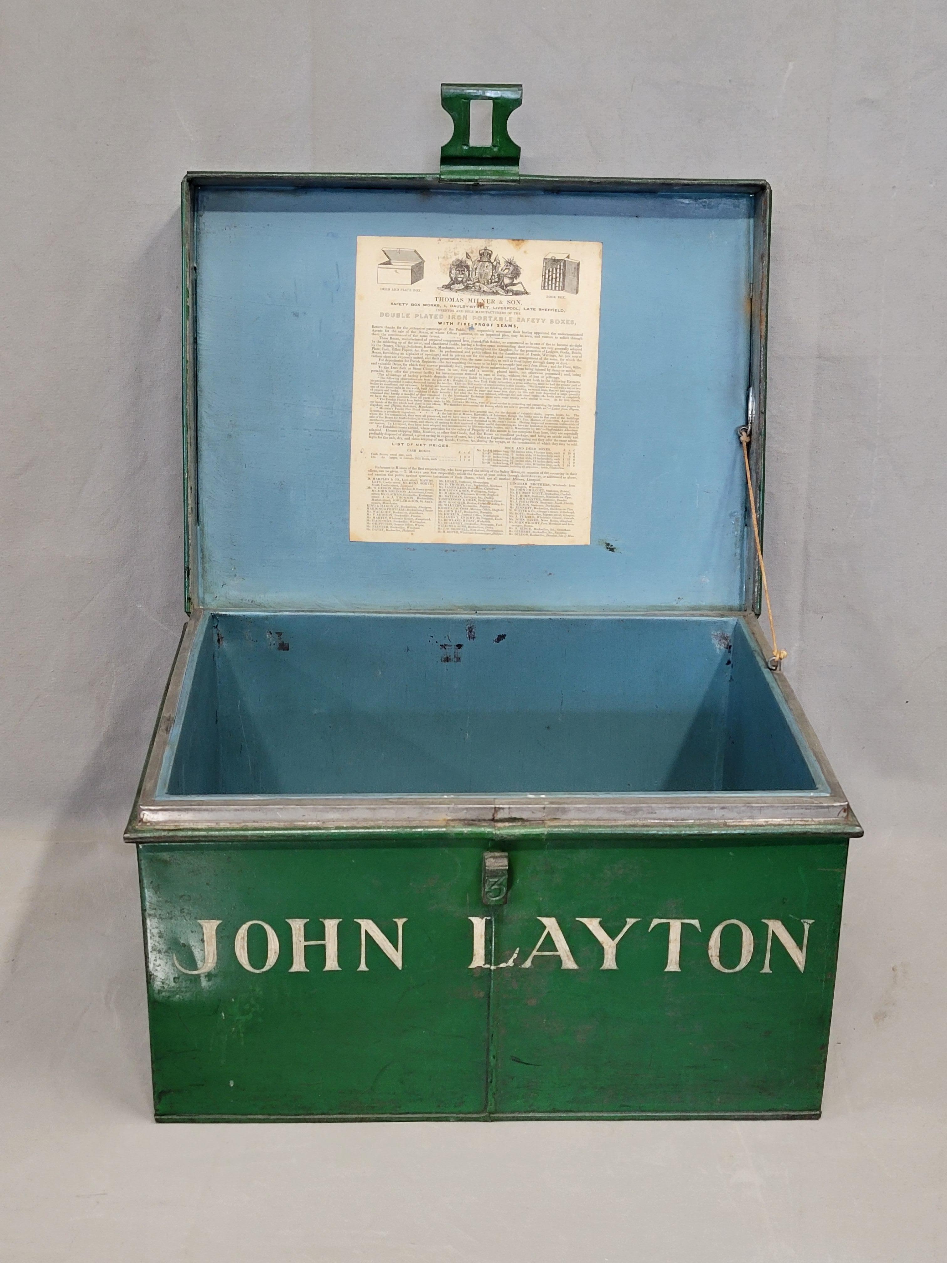 Édouardien Ancienne boîte de Milner's strong en fer anglais avec inscription (RL) en vente