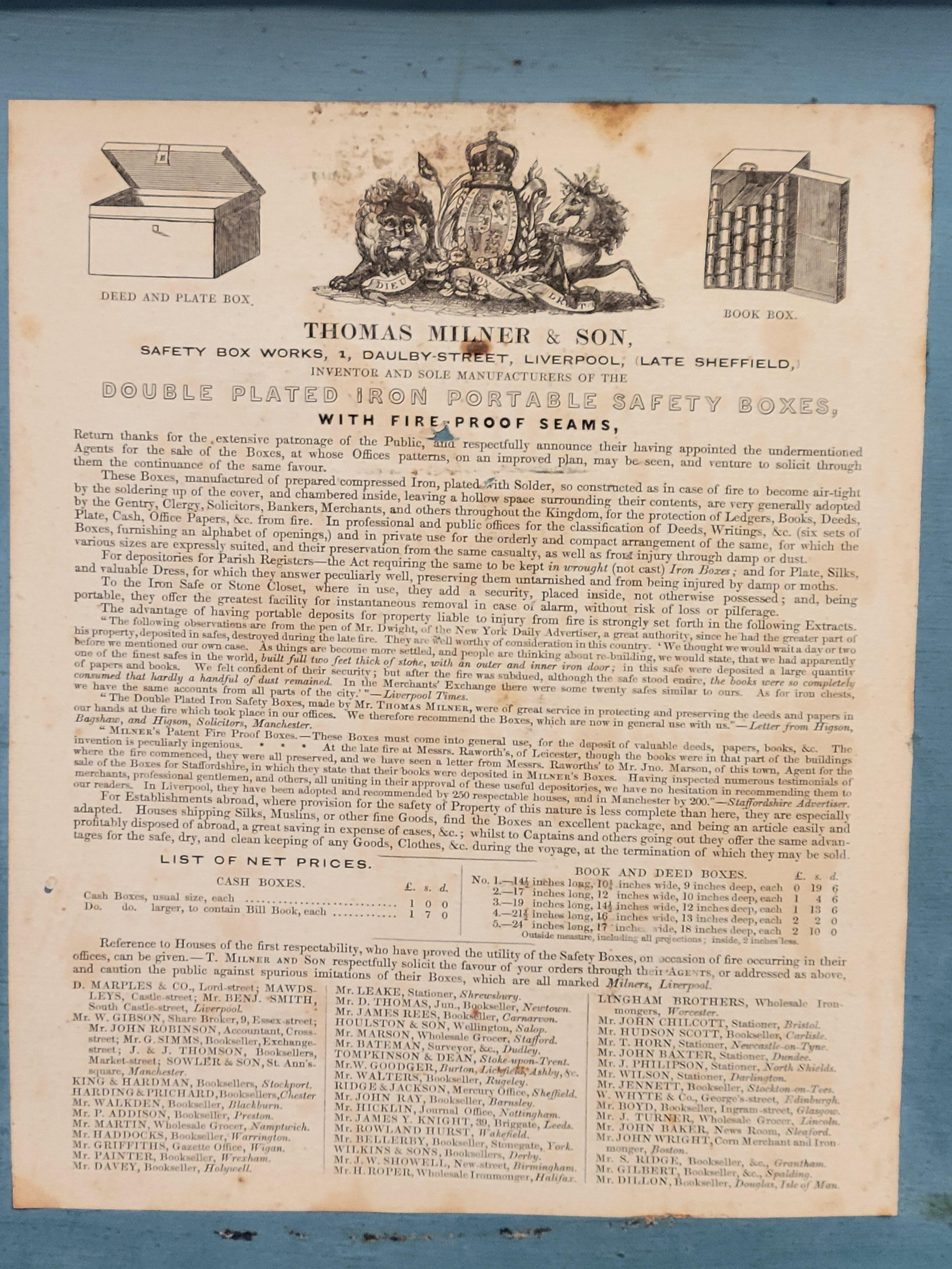 Ancienne boîte de Milner's strong en fer anglais avec inscription (RL) État moyen - En vente à Centennial, CO