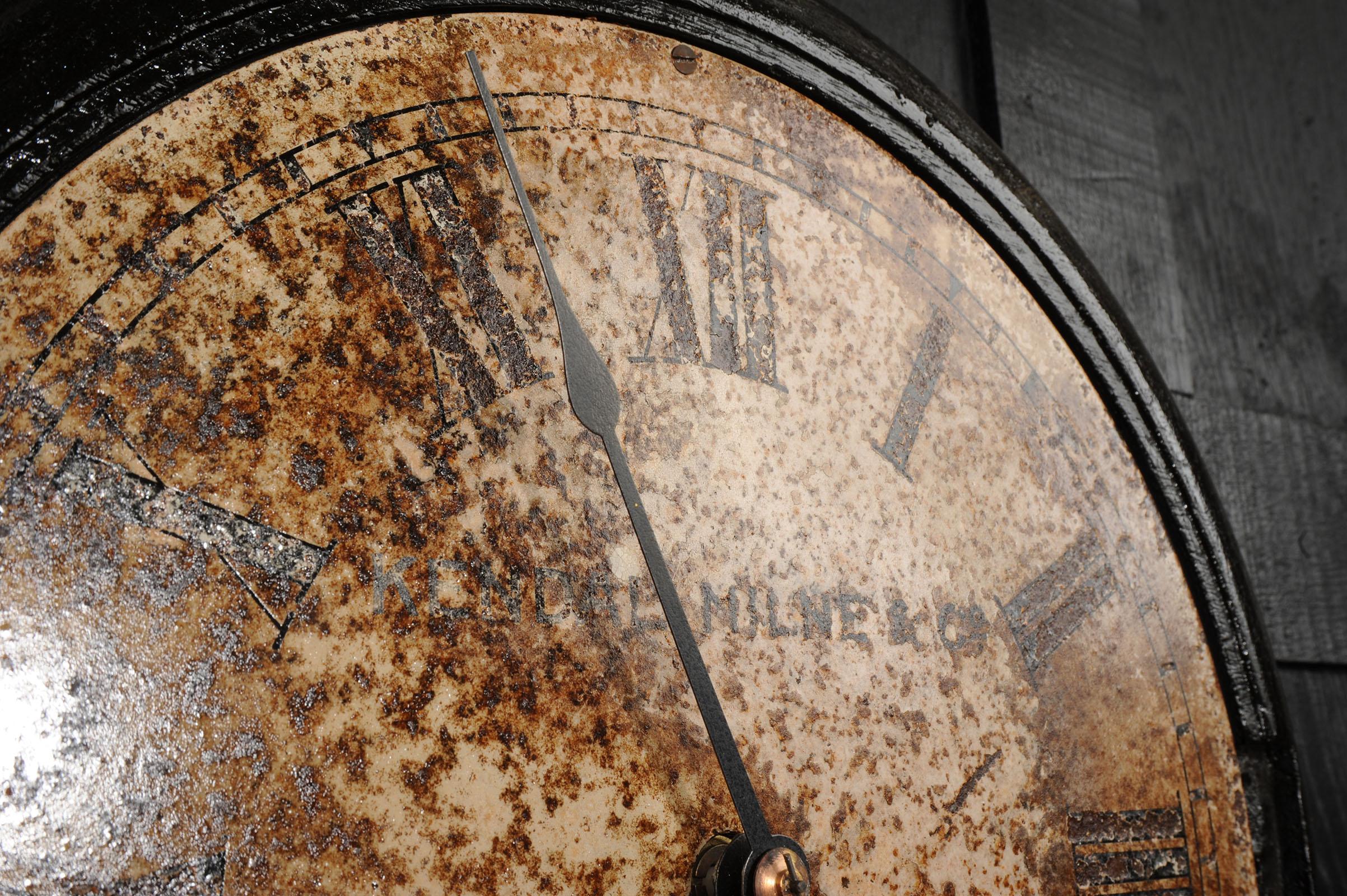 Antico orologio da parete inglese in ferro con quadrante A.A. Milne & Co. Manchester in vendita 3