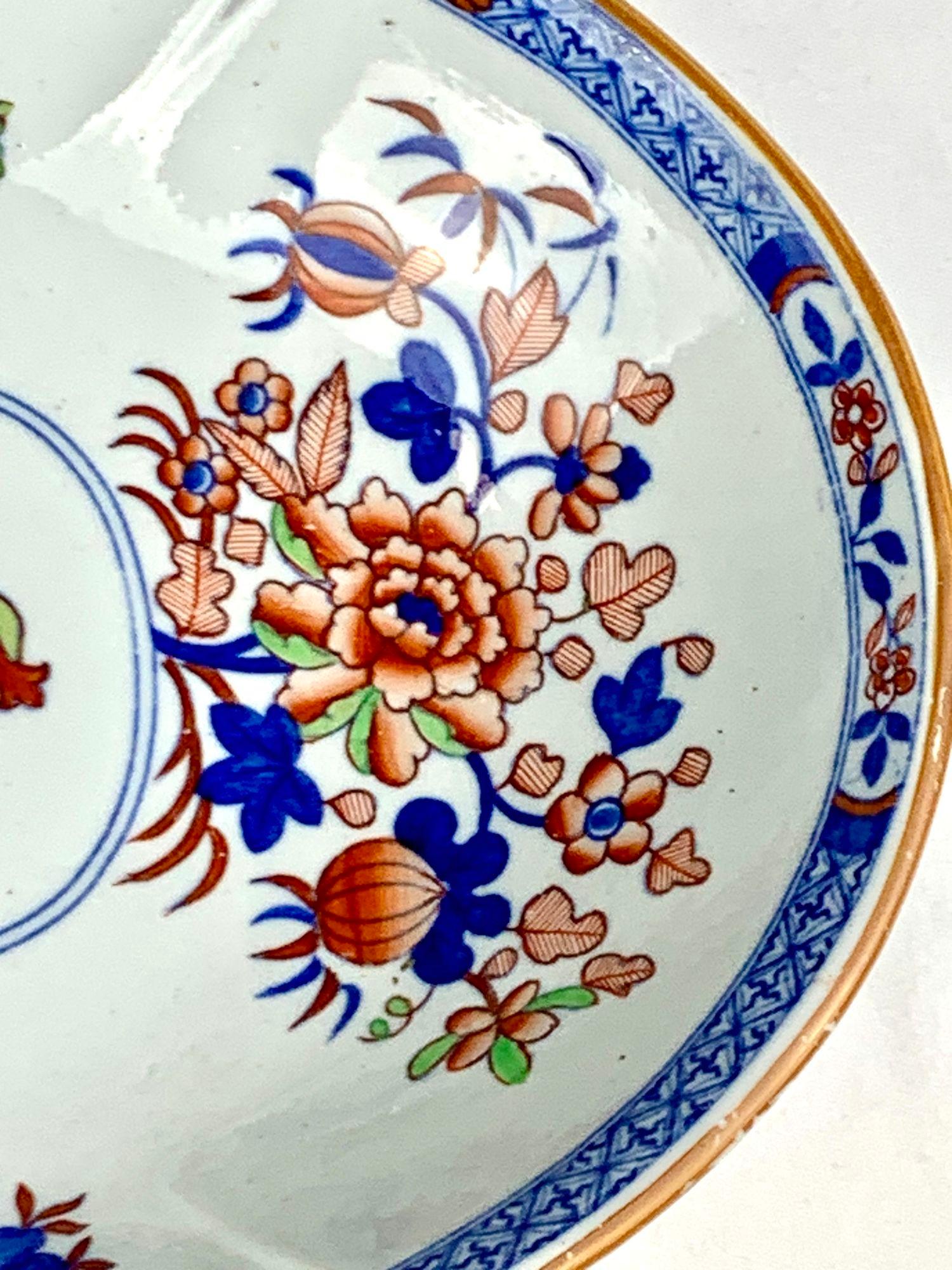 Antike englische Eisensteinschale aus Eisenstein, dekoriert in der Imari-Palette, um 1830 (Mittleres 19. Jahrhundert) im Angebot