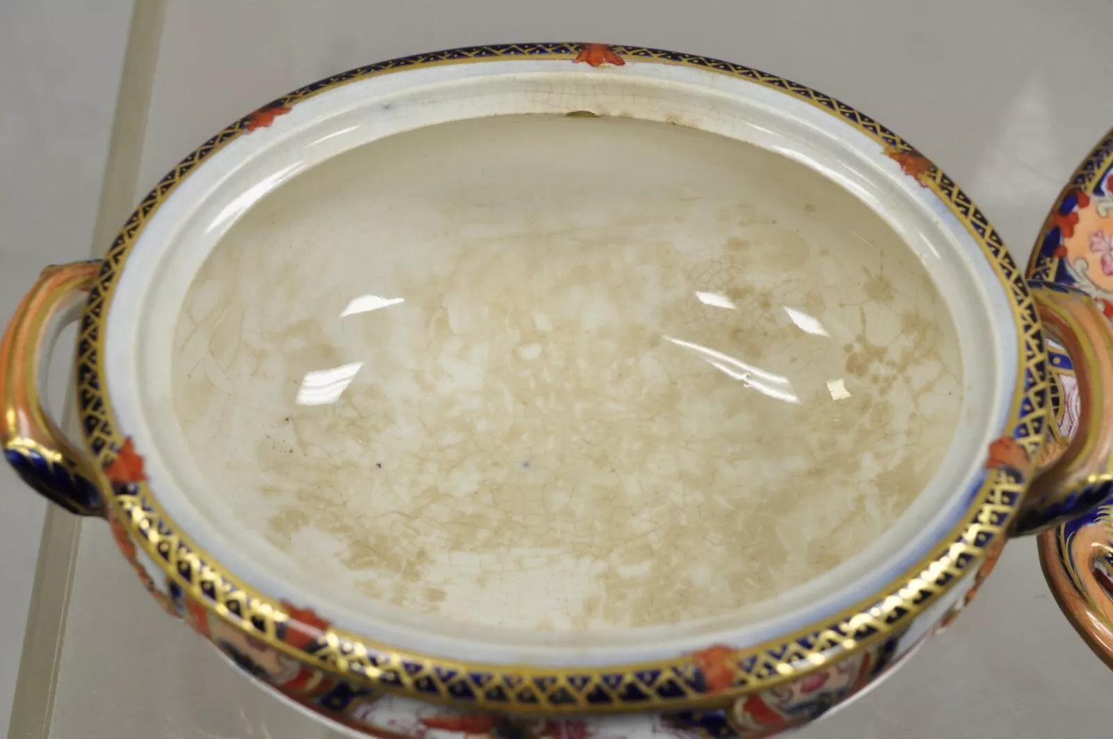 Ceramica Antica zuppiera per salse coperta con brevetto a diamante in pietra di ferro con sottopiatto in vendita