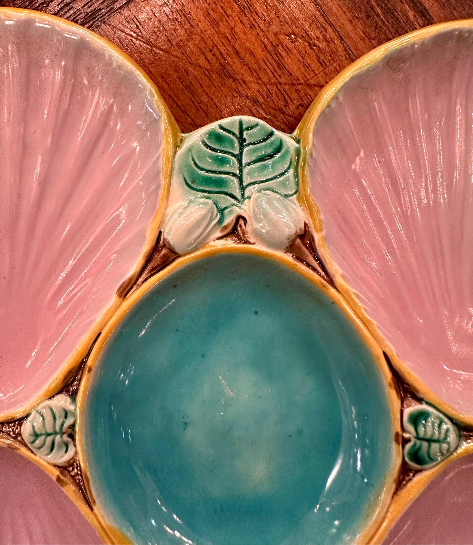 Antique English J. Holdcroft Porcelain Pond Lily Design Oyster Plate, Circa 1890 In Good Condition For Sale In New Orleans, LA