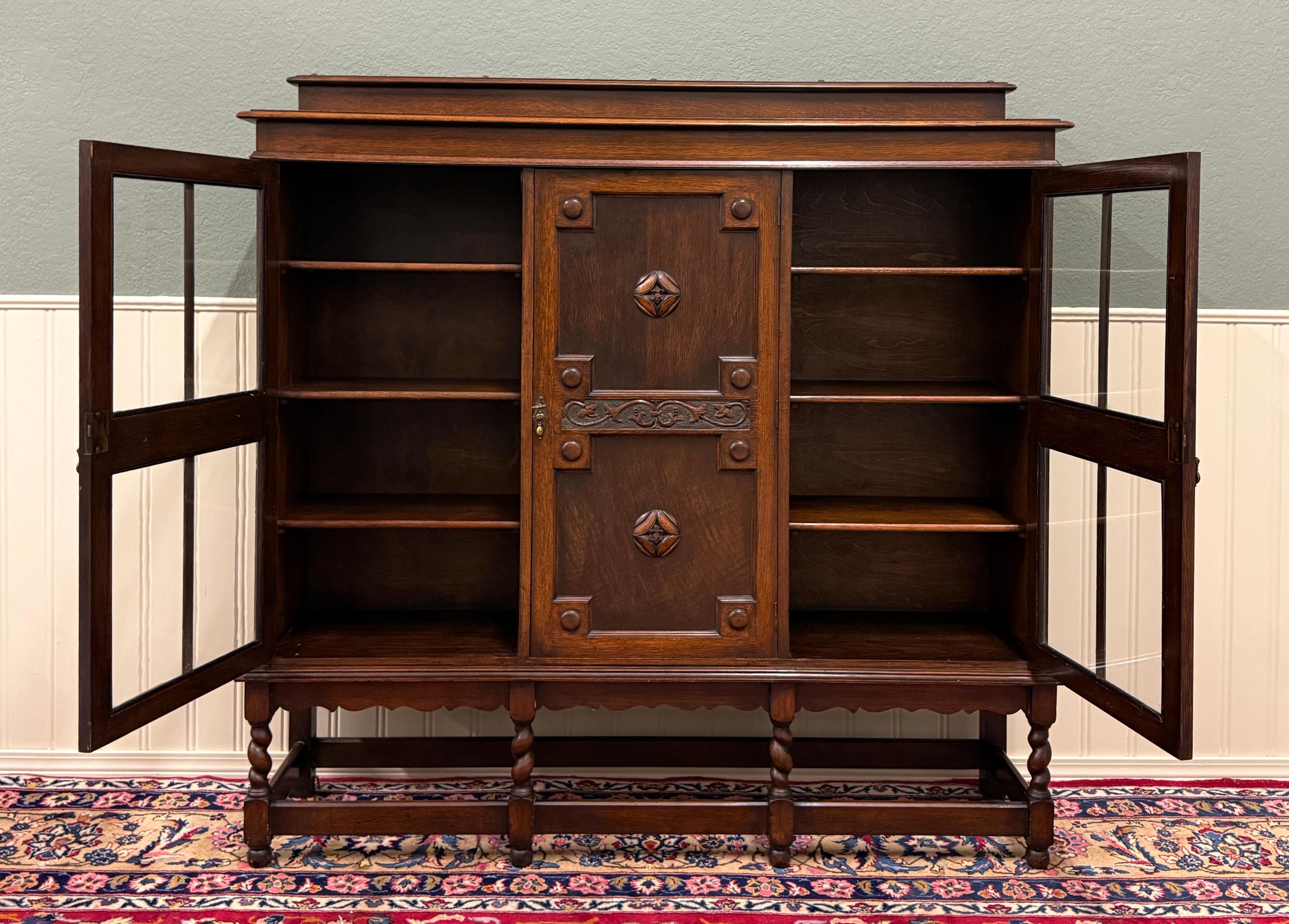 Ancienne bibliothèque anglaise jacobéenne Armoire verre ondulé Barley Twist Oak en vente 3