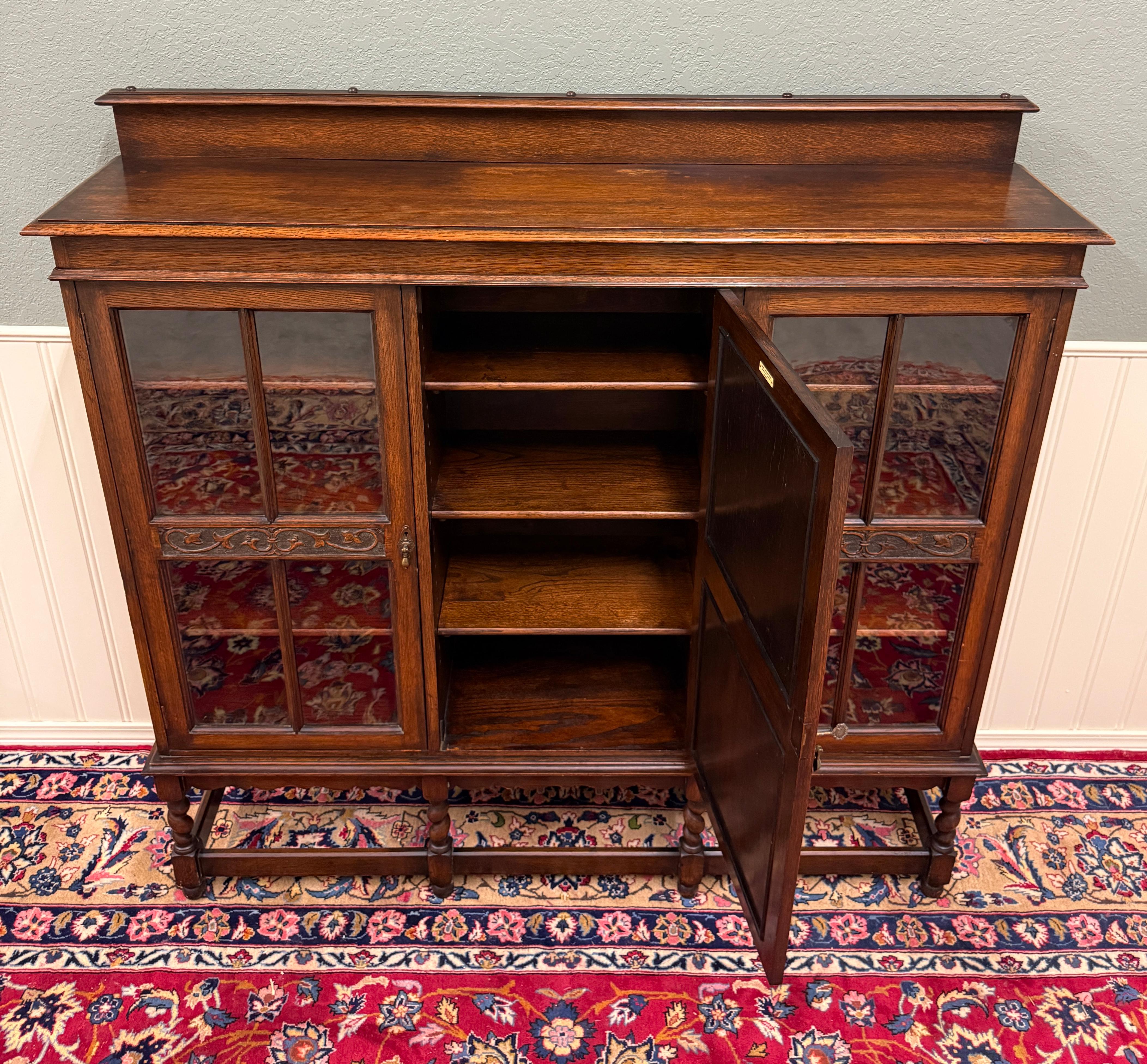 Ancienne bibliothèque anglaise jacobéenne Armoire verre ondulé Barley Twist Oak en vente 8