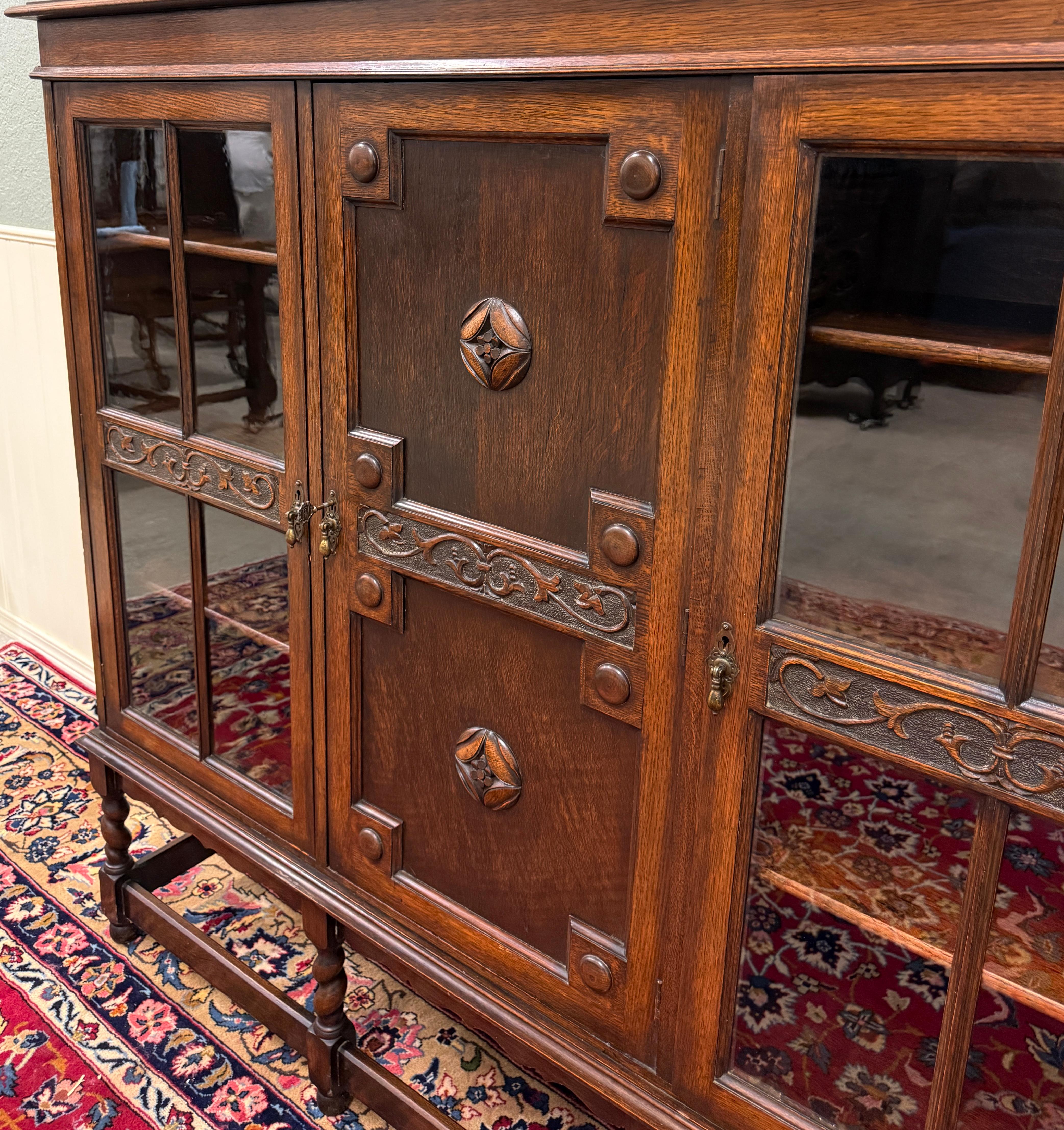 Ancienne bibliothèque anglaise jacobéenne Armoire verre ondulé Barley Twist Oak en vente 12