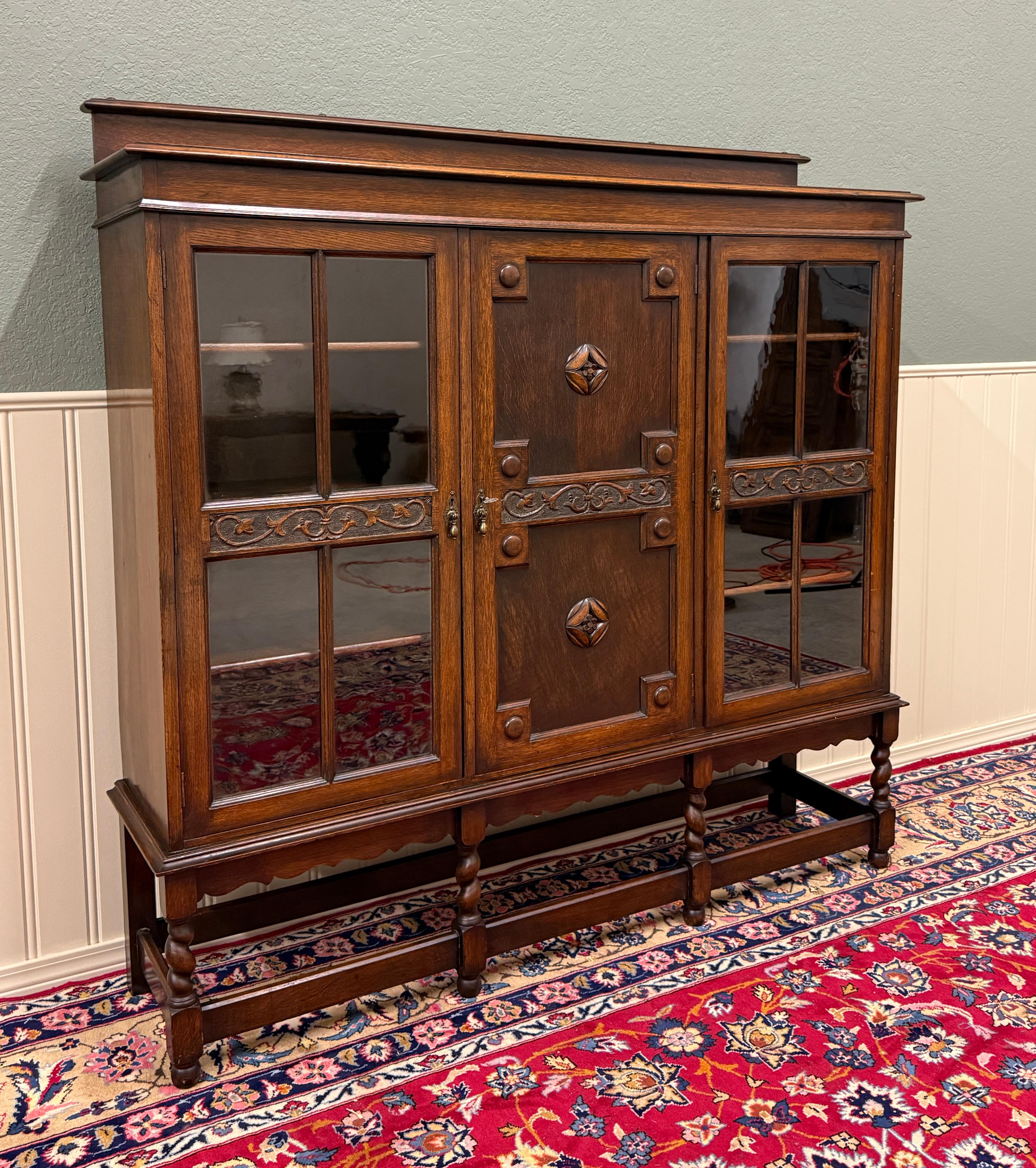 Anglais Ancienne bibliothèque anglaise jacobéenne Armoire verre ondulé Barley Twist Oak en vente