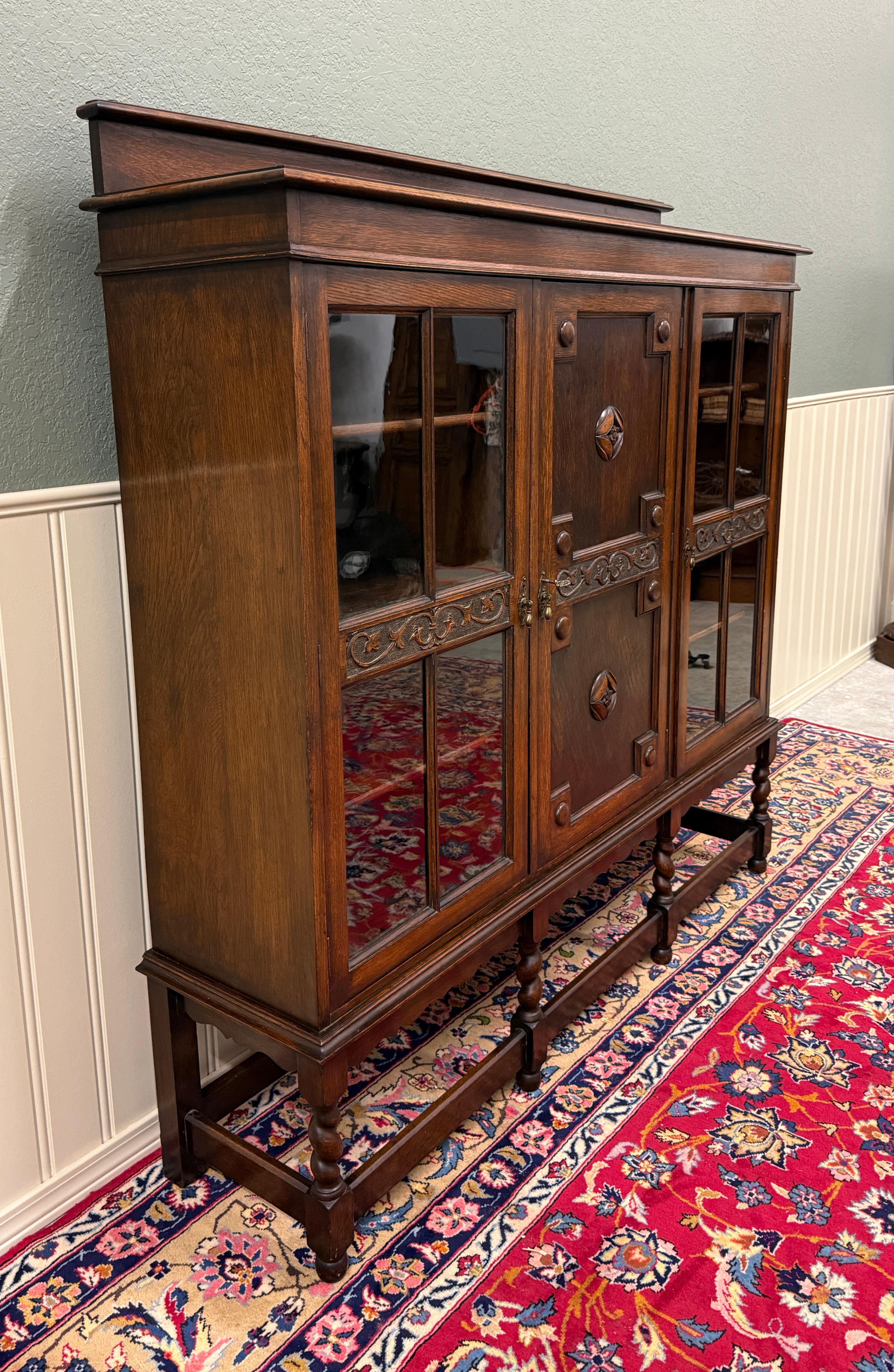 Ancienne bibliothèque anglaise jacobéenne Armoire verre ondulé Barley Twist Oak en vente 1