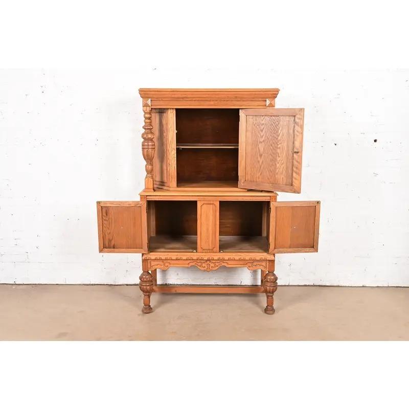 Antiker englischer jakobinischer Barschrank aus geschnitzter Eiche und Wurzelholz, CIRCA 1920 (Frühes 20. Jahrhundert) im Angebot