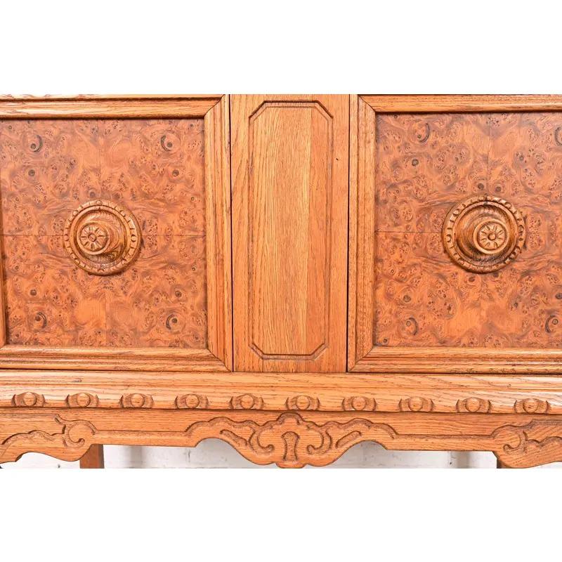 Antiker englischer jakobinischer Barschrank aus geschnitzter Eiche und Wurzelholz, CIRCA 1920 im Angebot 1