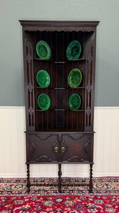 Antico mobile angolare giacobiano inglese con gambe a torsione d'orzo e chiave in Oak TALL 1920s