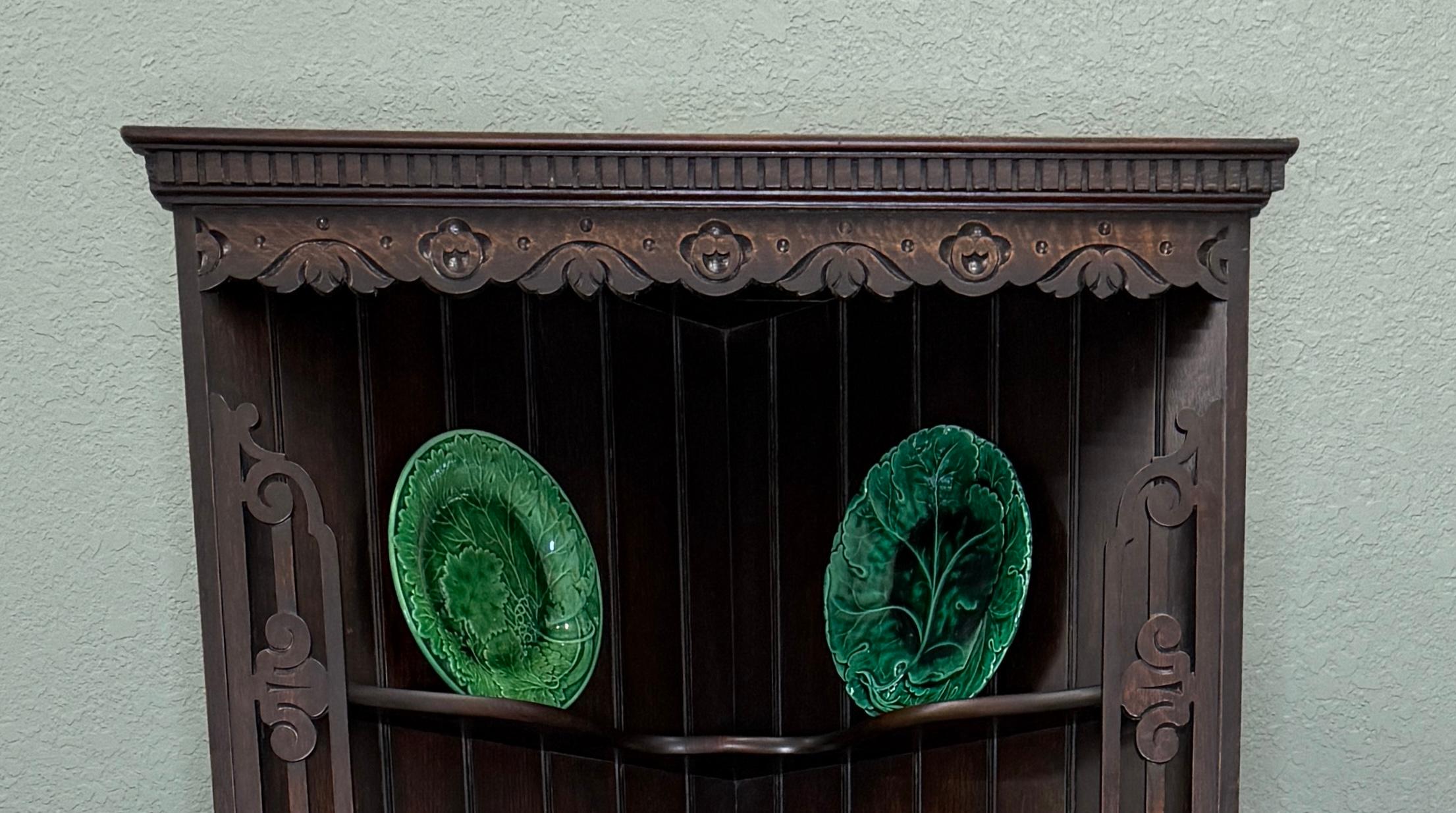 Inizio XX secolo Antico mobile angolare giacobiano inglese con gambe a torsione d'orzo e chiave in Oak TALL 1920s in vendita