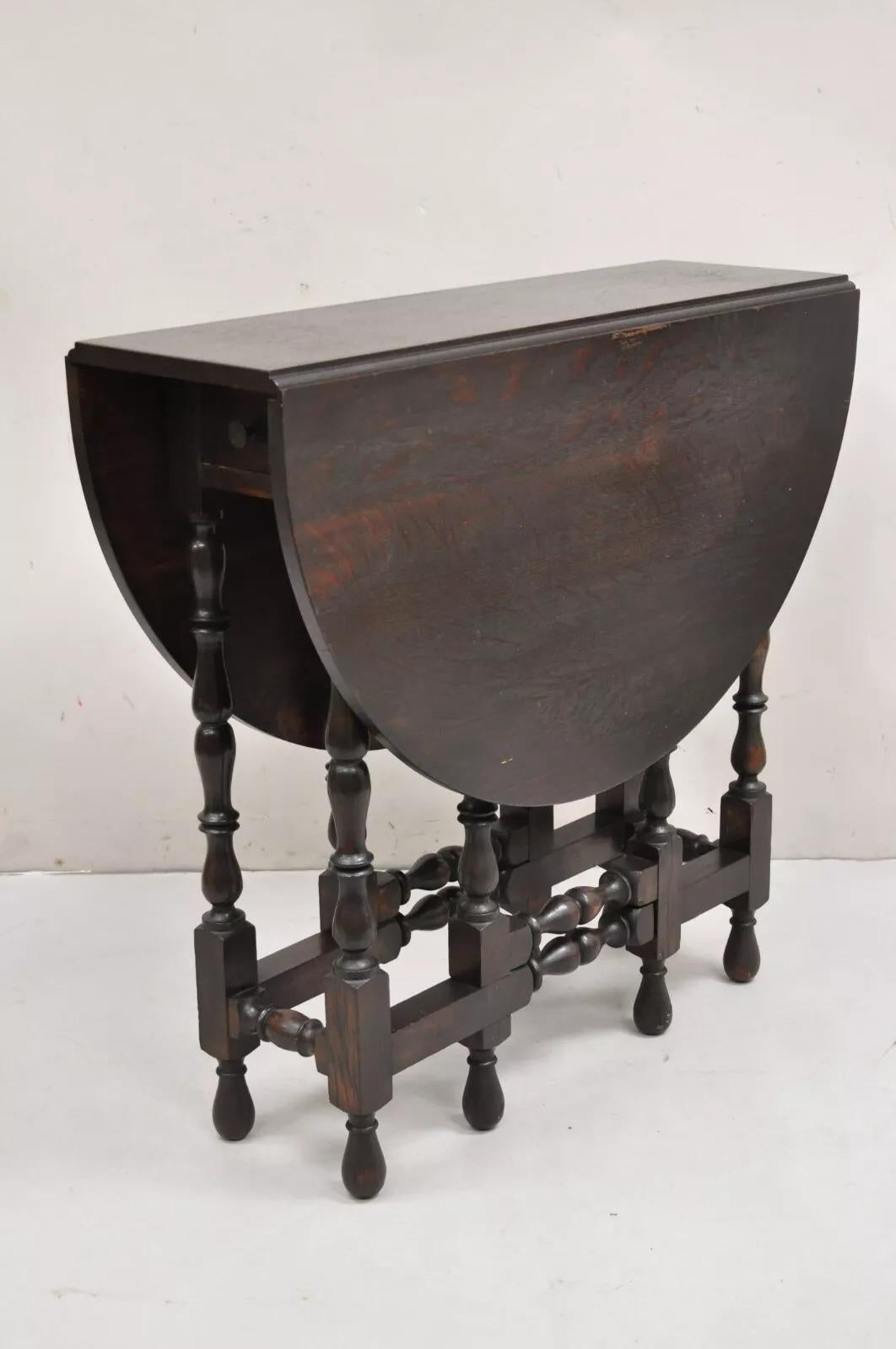 Antique English Jacobean Oak Wood Barley Twist Small Oval Drop Leaf Breakfast Table with Single Dovetailed Drawer. Circa Early 20th Century. Measurements: 30