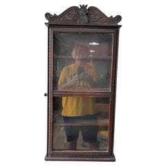 Antike englische Vitrine im jakobinischen Stil aus geschnitztem Eichenholz