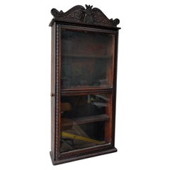 Antike englische Vitrine im jakobinischen Stil aus geschnitztem Eichenholz