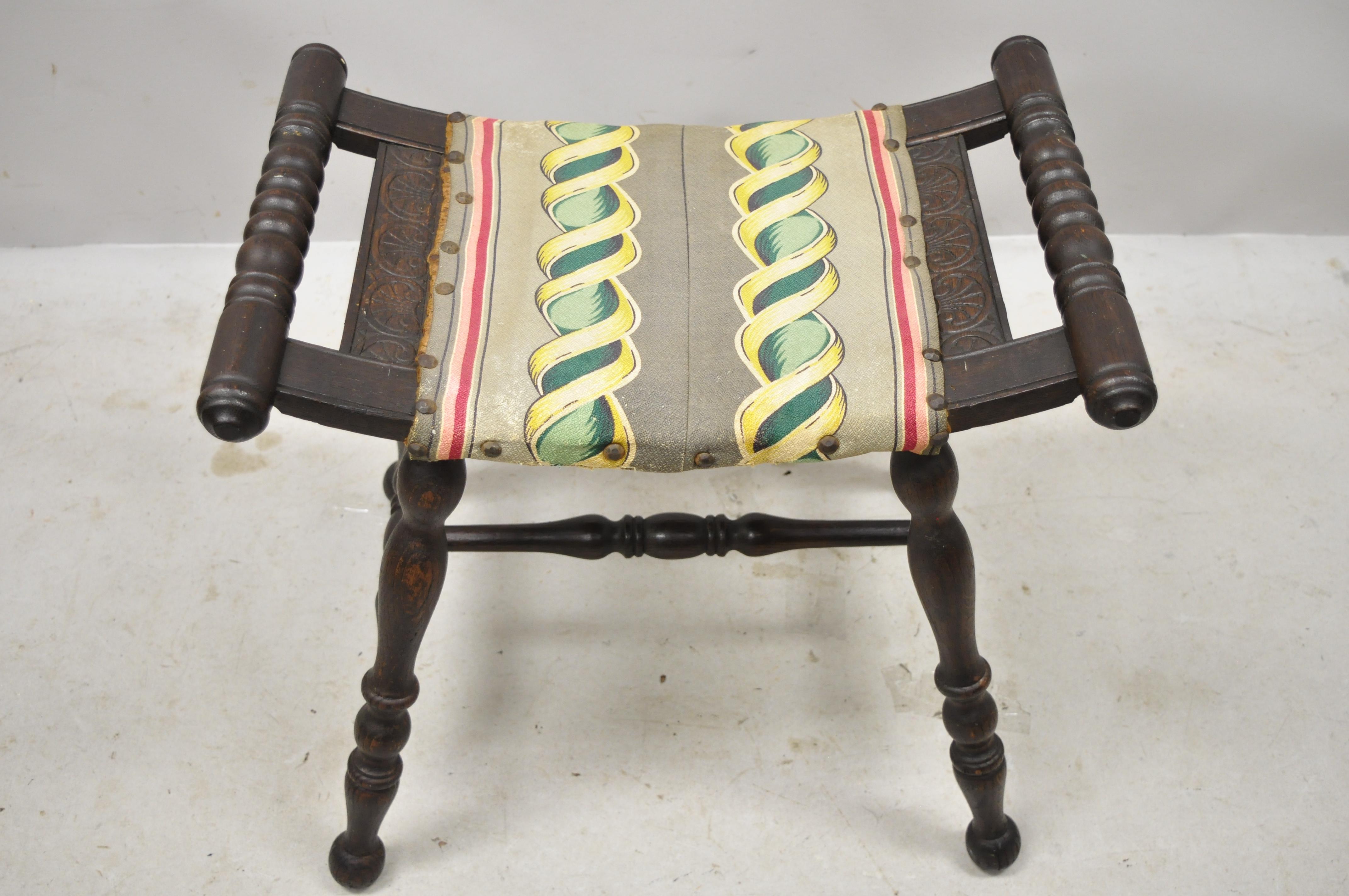 Antique English Jacobean shell carved oak spindle bench upholstered seat stool. Item features shell carved accents, solid wood frame, beautiful wood grain, nicely carved details, very nice antique set, great style and form,
circa early 20th