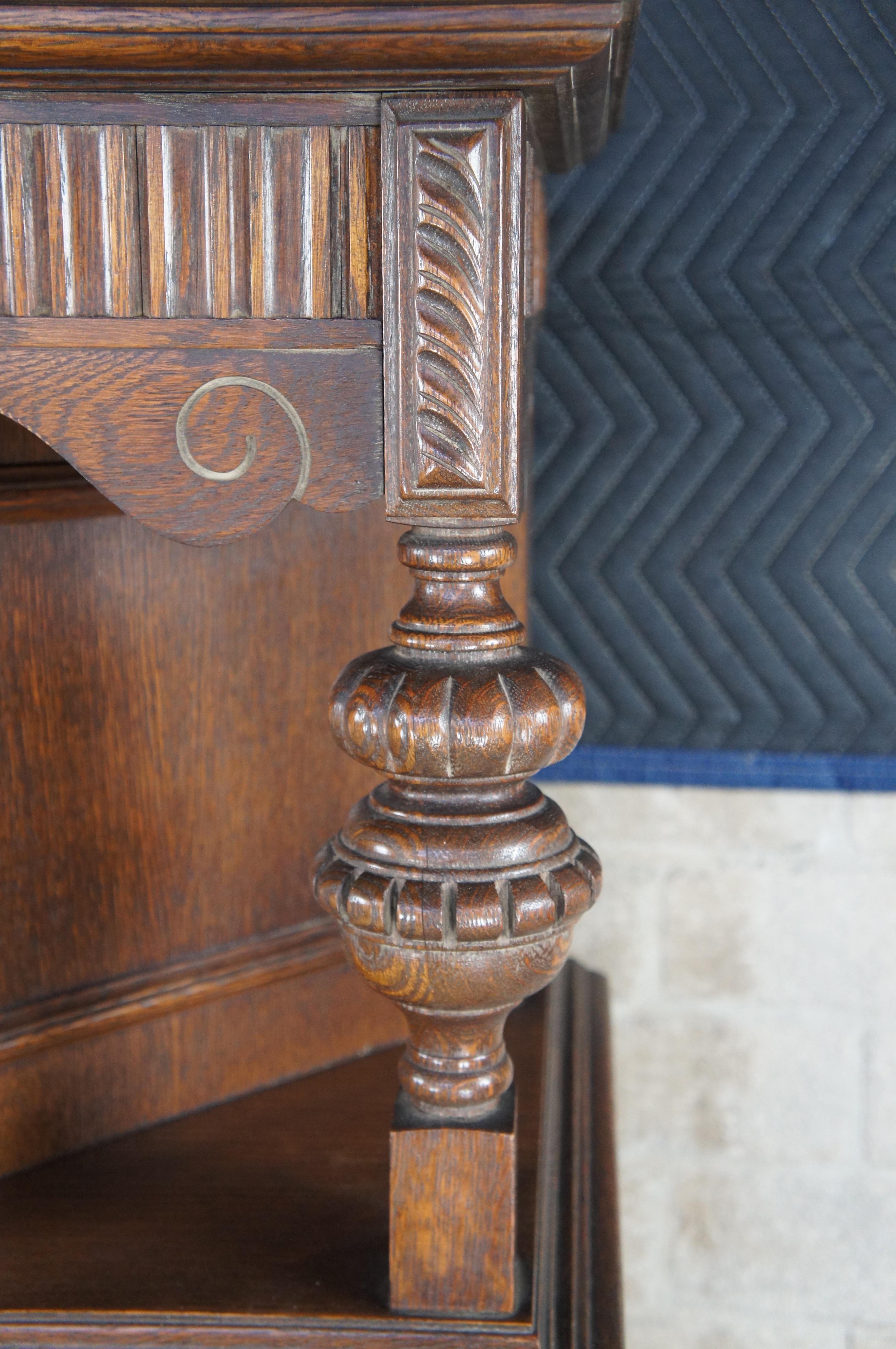 Antique English Jacobean Style Sculptured Court Cupboard Hutch Sideboard Dry Bar en vente 2
