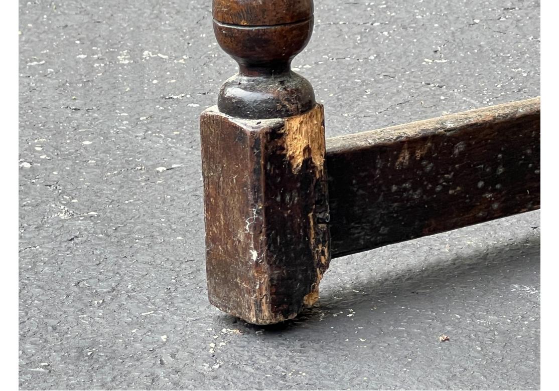 Ancienne table de taverne anglaise Jacobean Ca. 1700-1730 à restaurer en vente 6